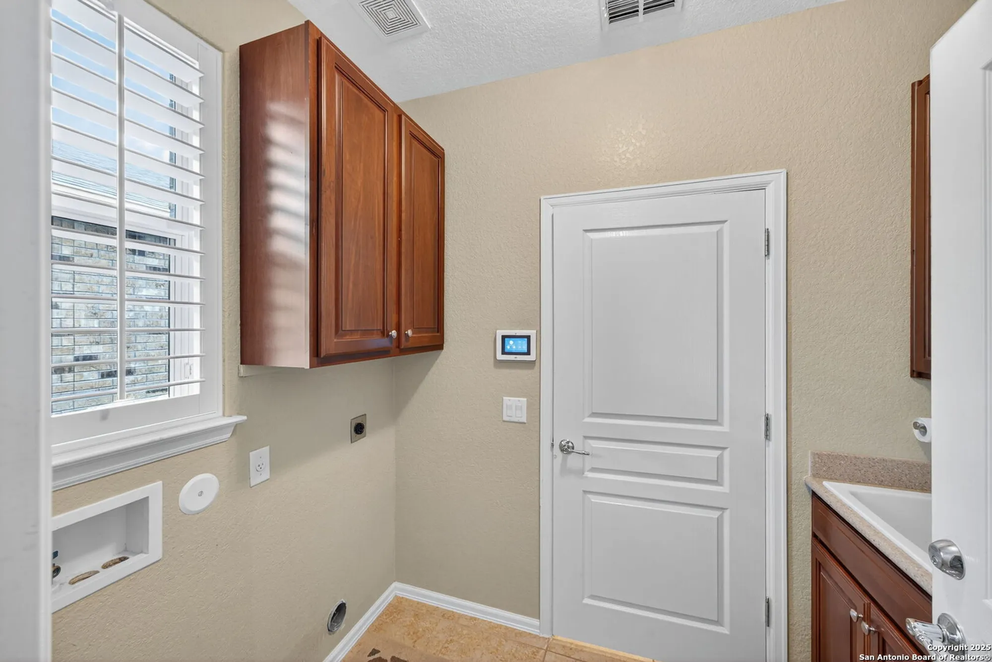 Property Slideshow image 14 of 27 | 4522 jarrell, San Antonio, TX, 78253