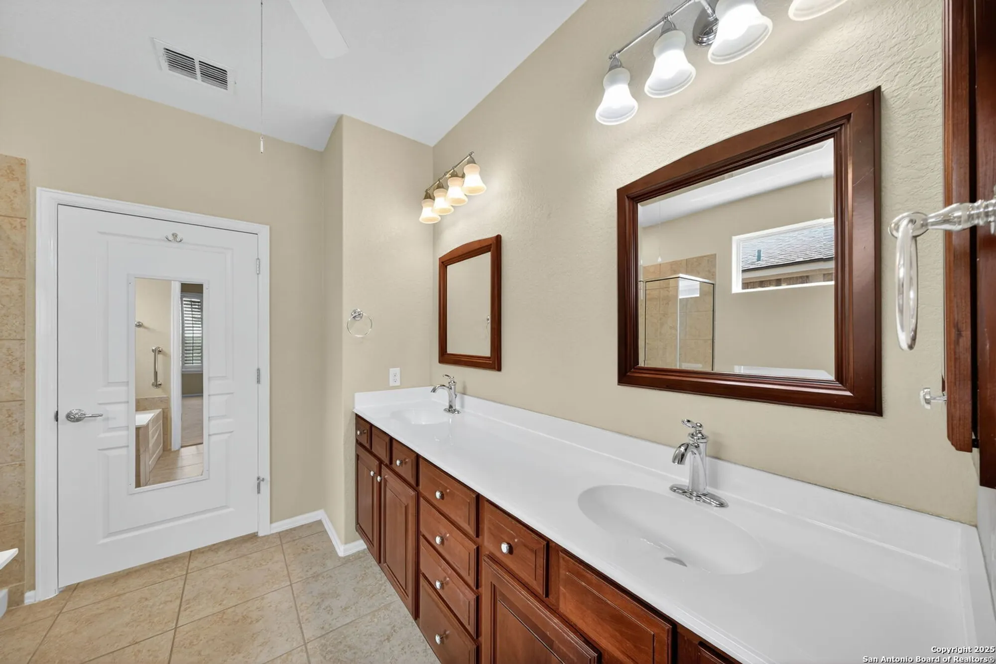 Property Slideshow image 18 of 27 | 4522 jarrell, San Antonio, TX, 78253