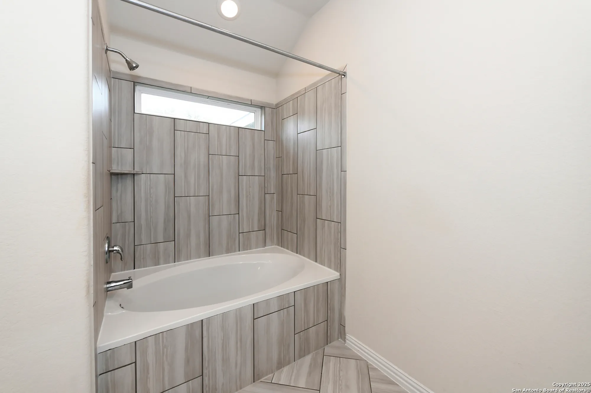 Property Slideshow image 33 of 46 | 2069 flametree ave, New Braunfels, TX, 78132