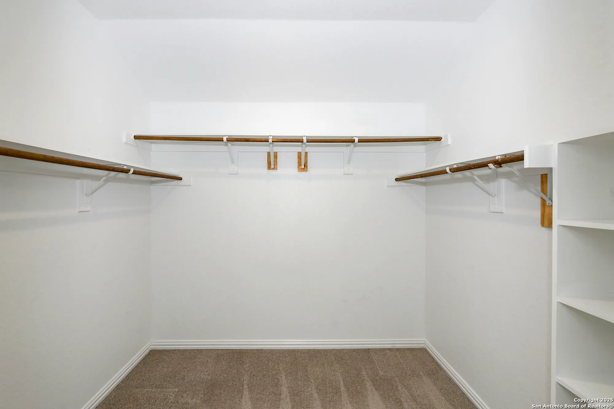 Property Slideshow image 34 of 46 | 2069 flametree ave, New Braunfels, TX, 78132