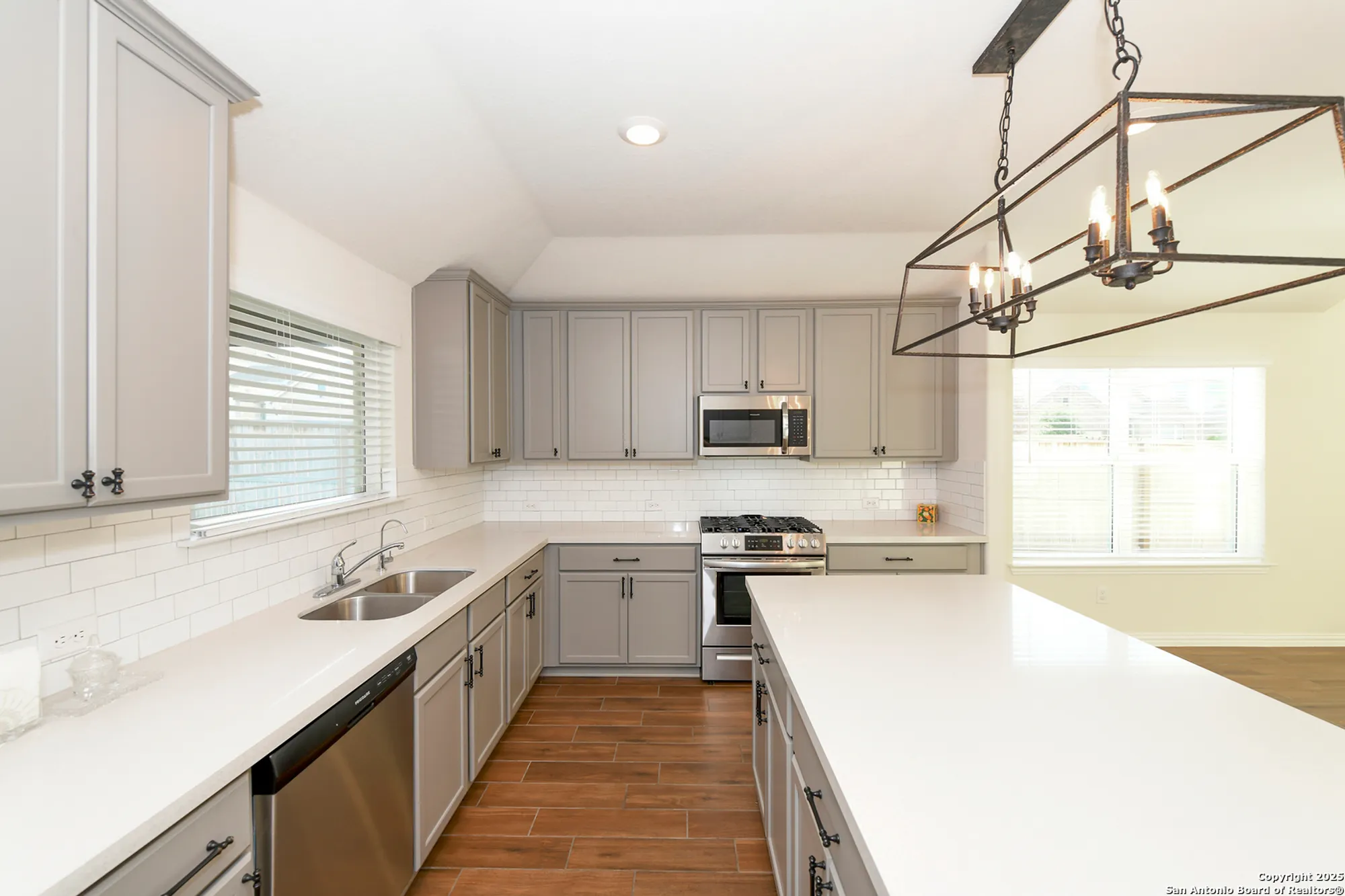 Property Slideshow image 18 of 46 | 2069 flametree ave, New Braunfels, TX, 78132