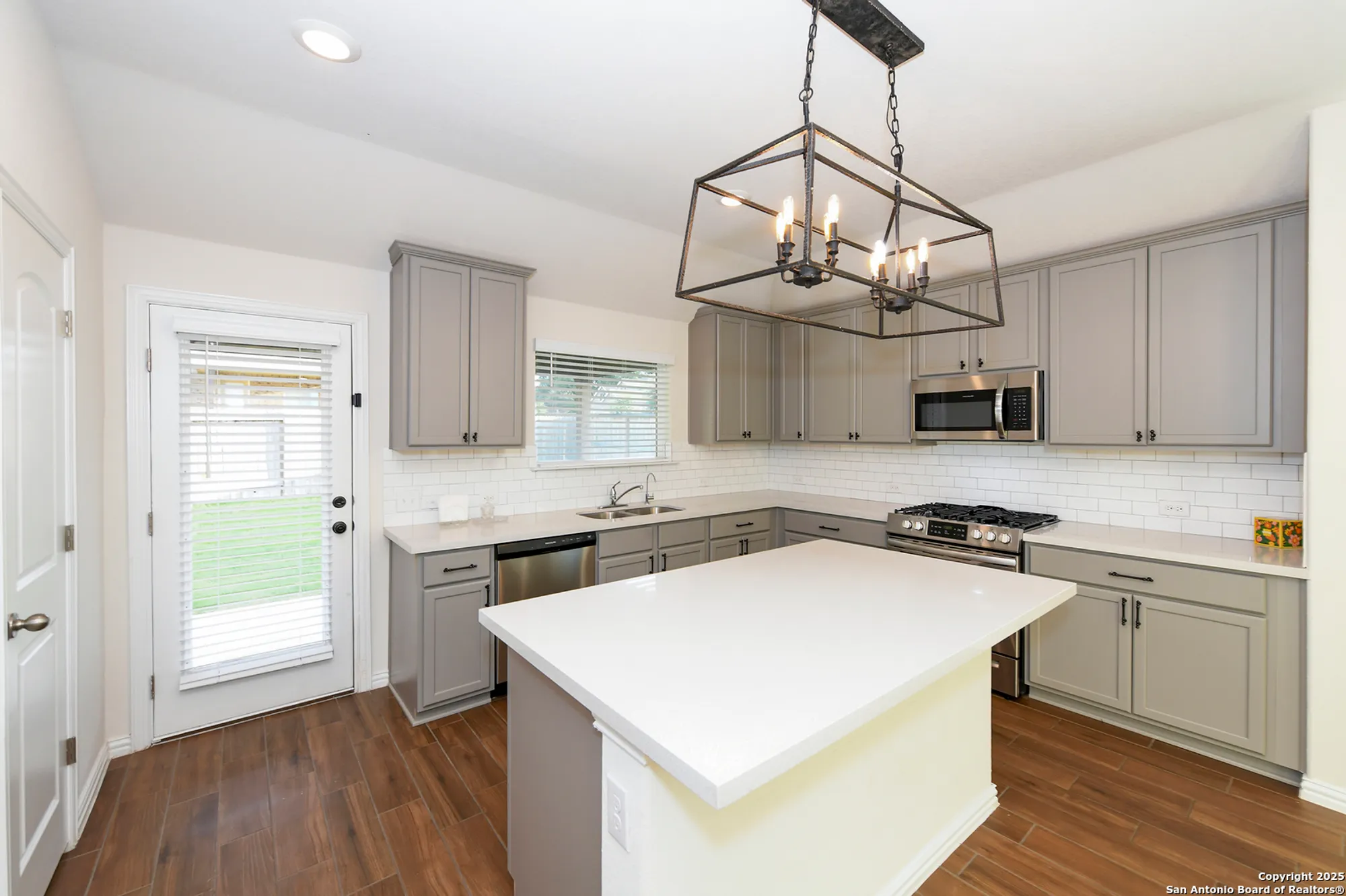 Property Slideshow image 22 of 46 | 2069 flametree ave, New Braunfels, TX, 78132