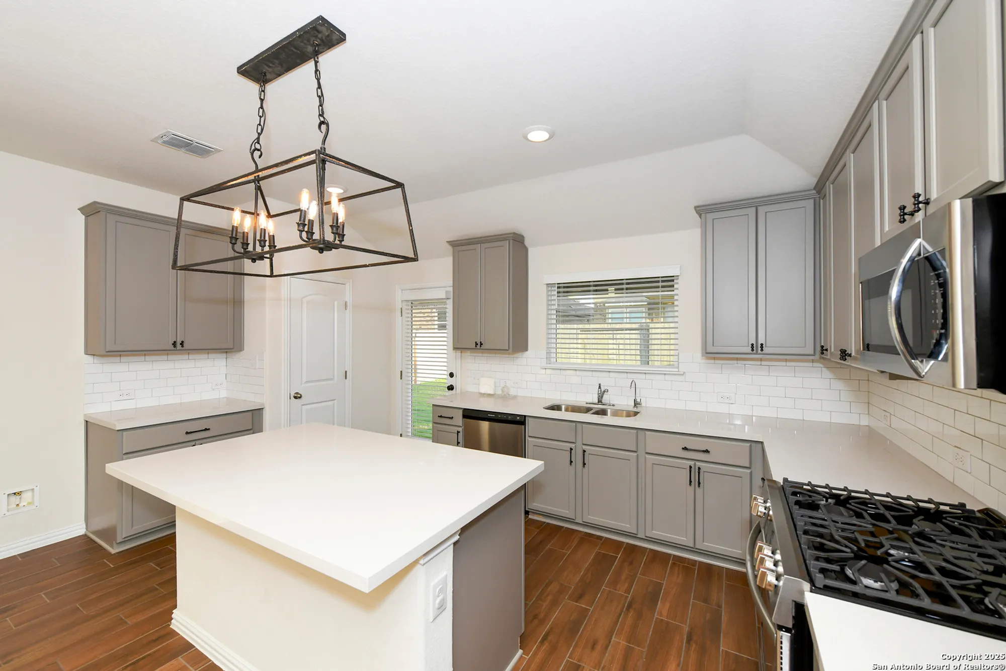 Property Slideshow image 21 of 46 | 2069 flametree ave, New Braunfels, TX, 78132