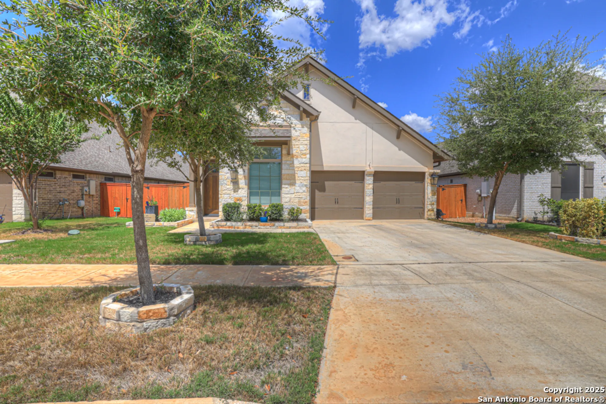 Property Slideshow image 3 of 33 | 432 sweetleaf ln, New Braunfels, TX, 78132