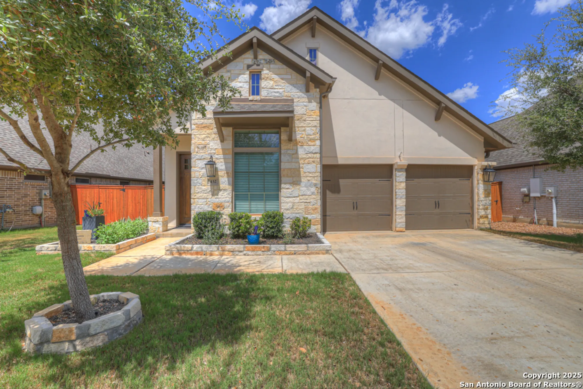 Property Slideshow image 1 of 33 | 432 sweetleaf ln, New Braunfels, TX, 78132
