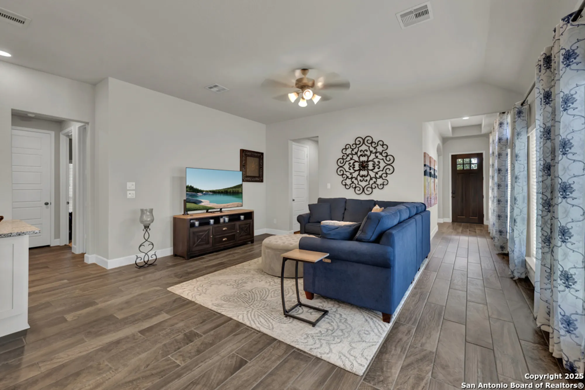 Property Slideshow image 8 of 33 | 432 sweetleaf ln, New Braunfels, TX, 78132