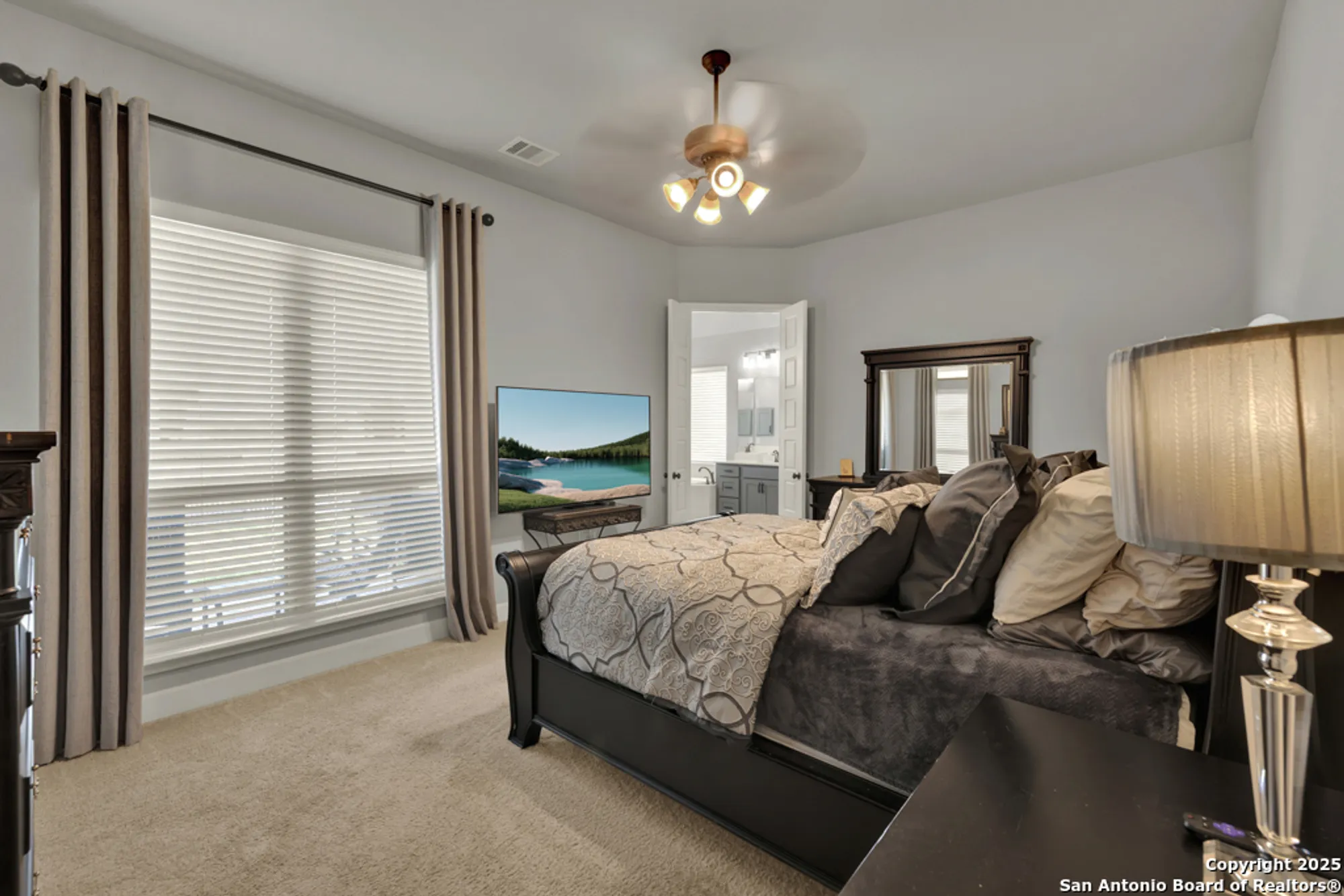 Property Slideshow image 16 of 33 | 432 sweetleaf ln, New Braunfels, TX, 78132