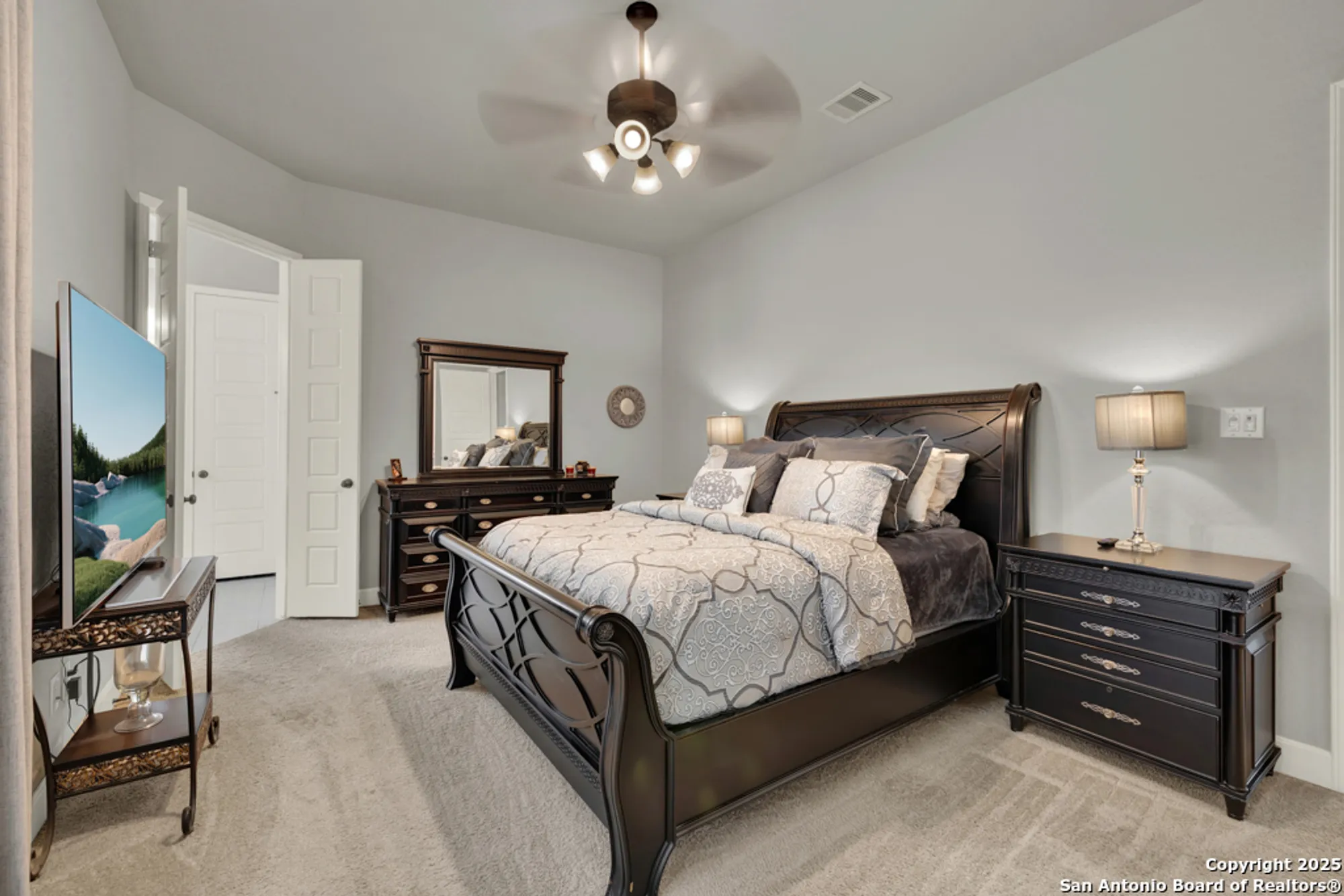Property Slideshow image 17 of 33 | 432 sweetleaf ln, New Braunfels, TX, 78132