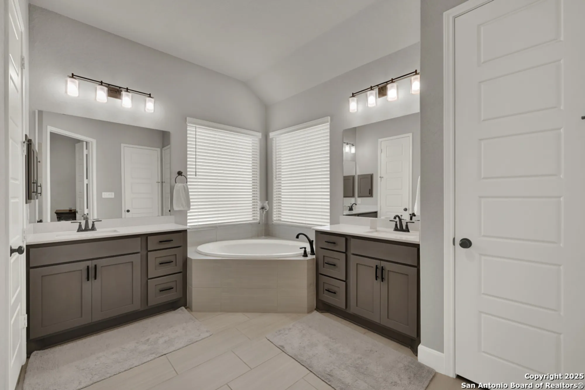 Property Slideshow image 19 of 33 | 432 sweetleaf ln, New Braunfels, TX, 78132