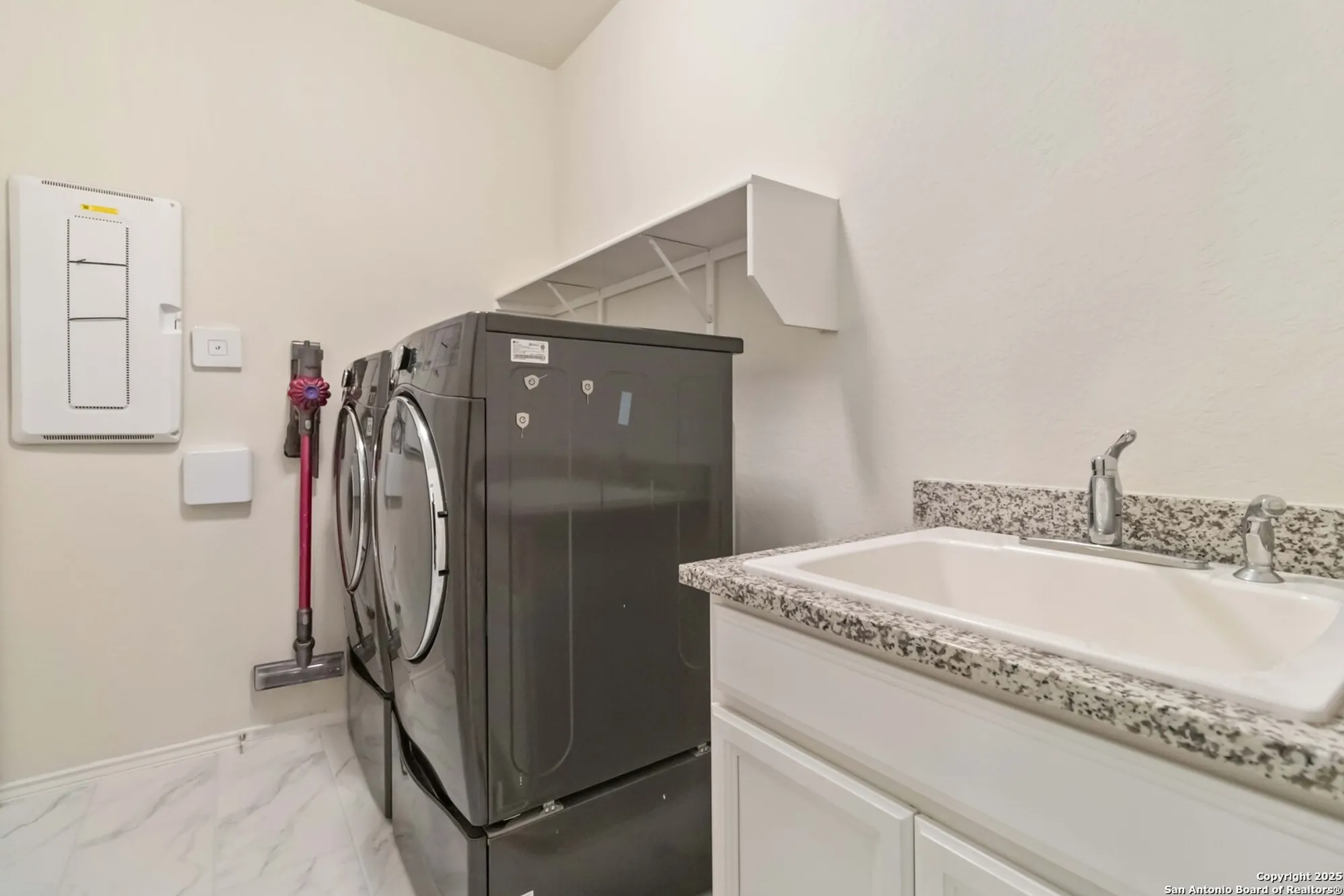 Property Slideshow image 9 of 25 | 2275 oak run pkwy, New Braunfels, TX, 78132