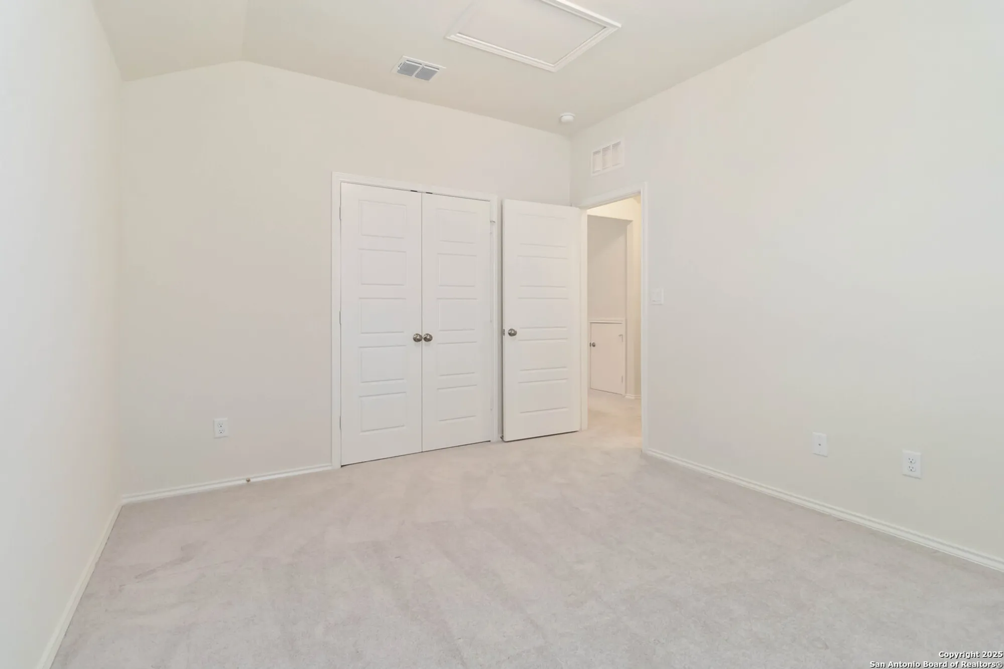 Property Slideshow image 10 of 25 | 2275 oak run pkwy, New Braunfels, TX, 78132