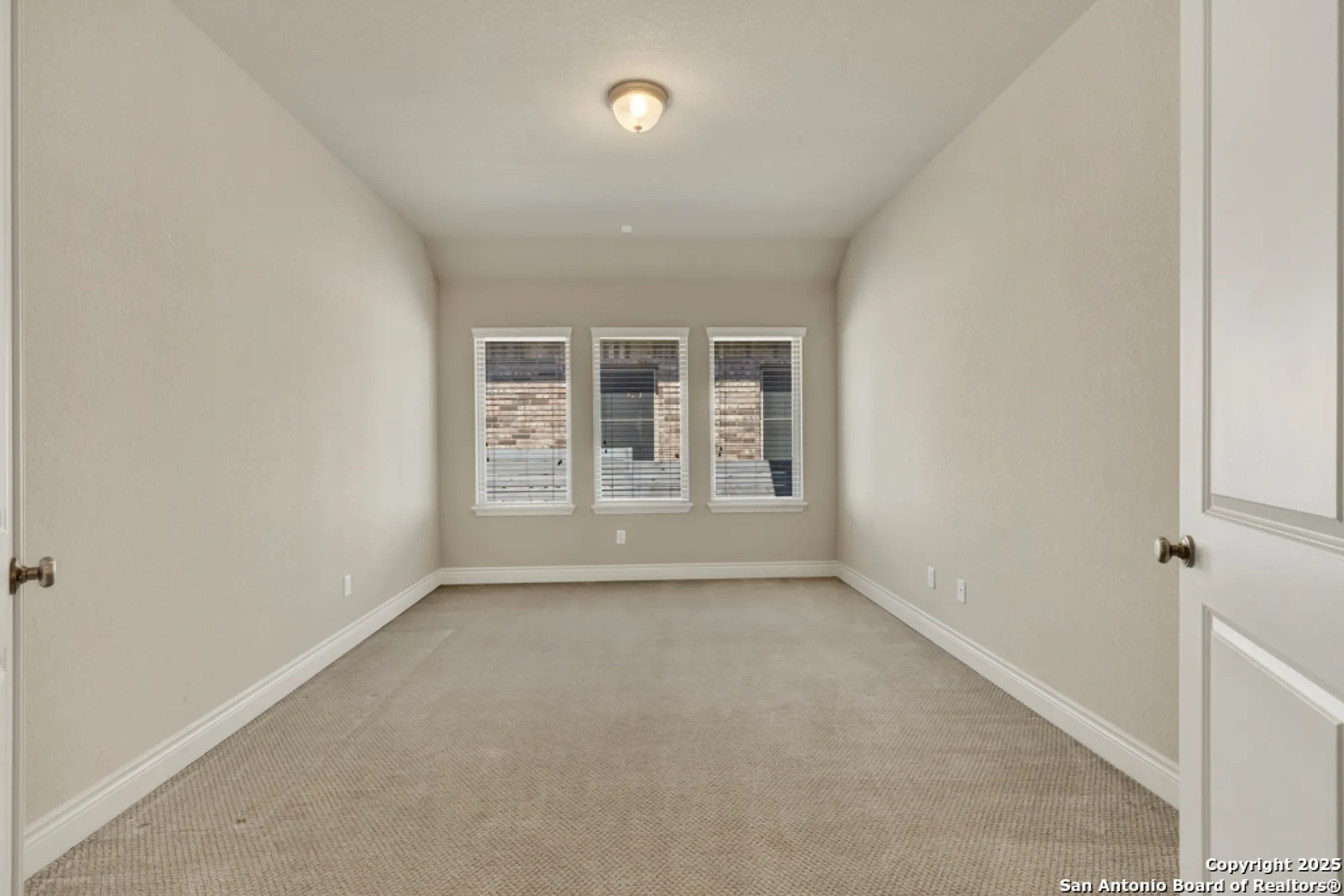 Property Slideshow image 7 of 63 | 1185 nutmeg trl, New Braunfels, TX, 78132