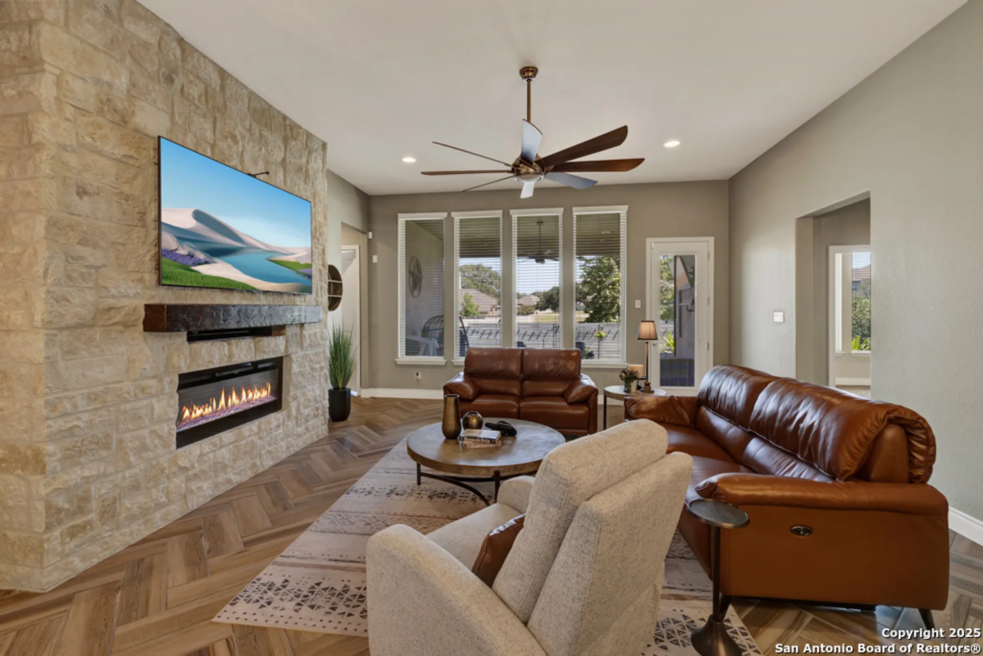 Property Slideshow image 16 of 63 | 1185 nutmeg trl, New Braunfels, TX, 78132