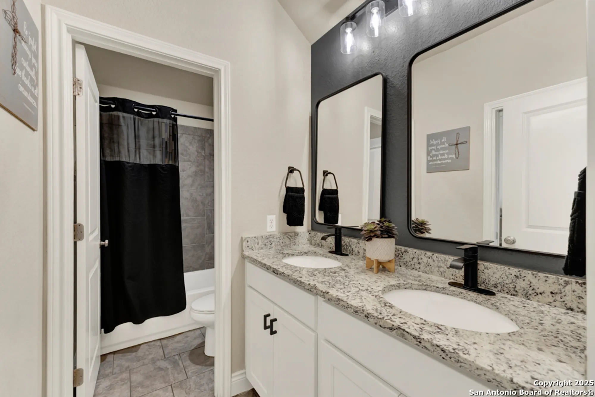 Property Slideshow image 28 of 63 | 1185 nutmeg trl, New Braunfels, TX, 78132
