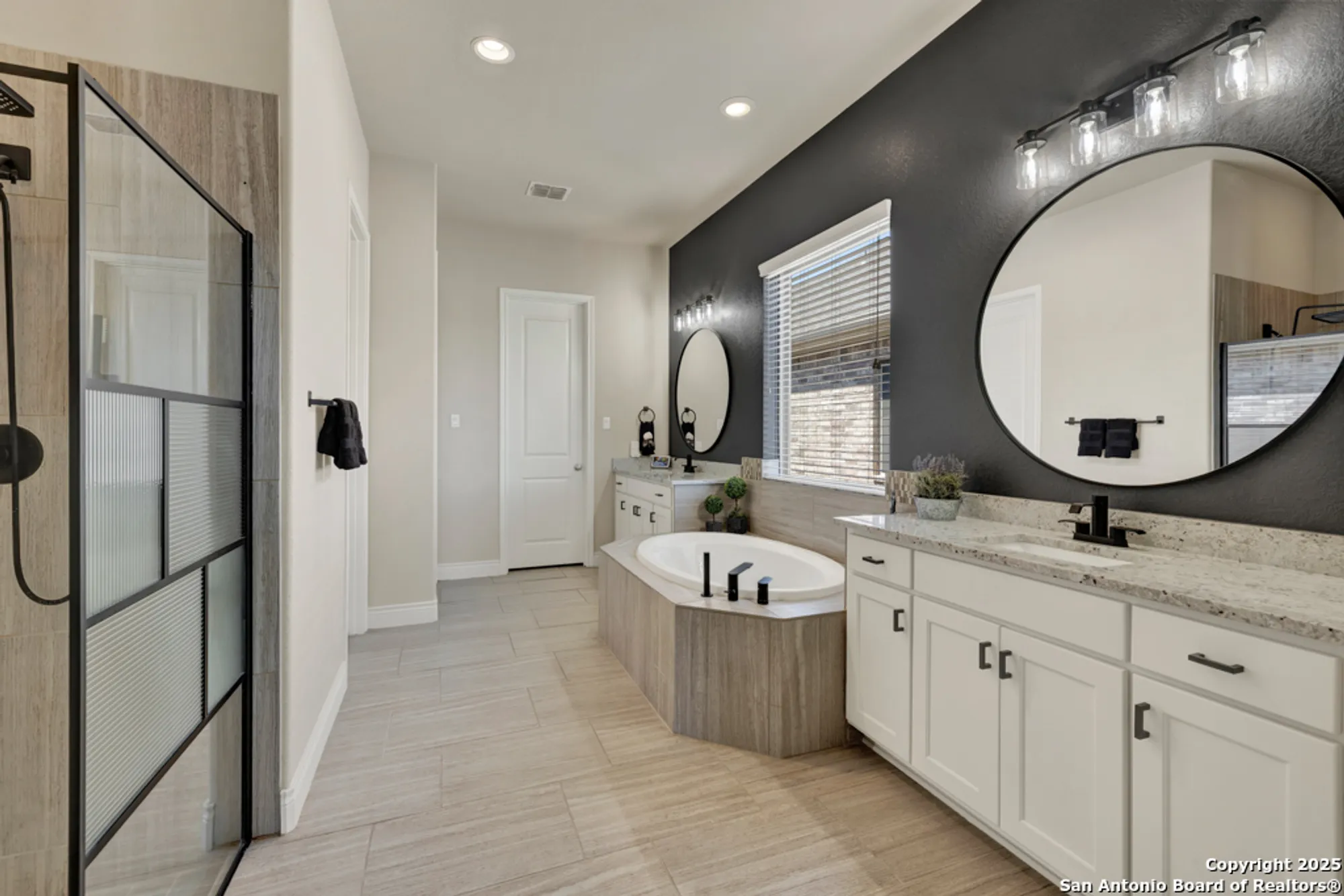 Property Slideshow image 23 of 63 | 1185 nutmeg trl, New Braunfels, TX, 78132