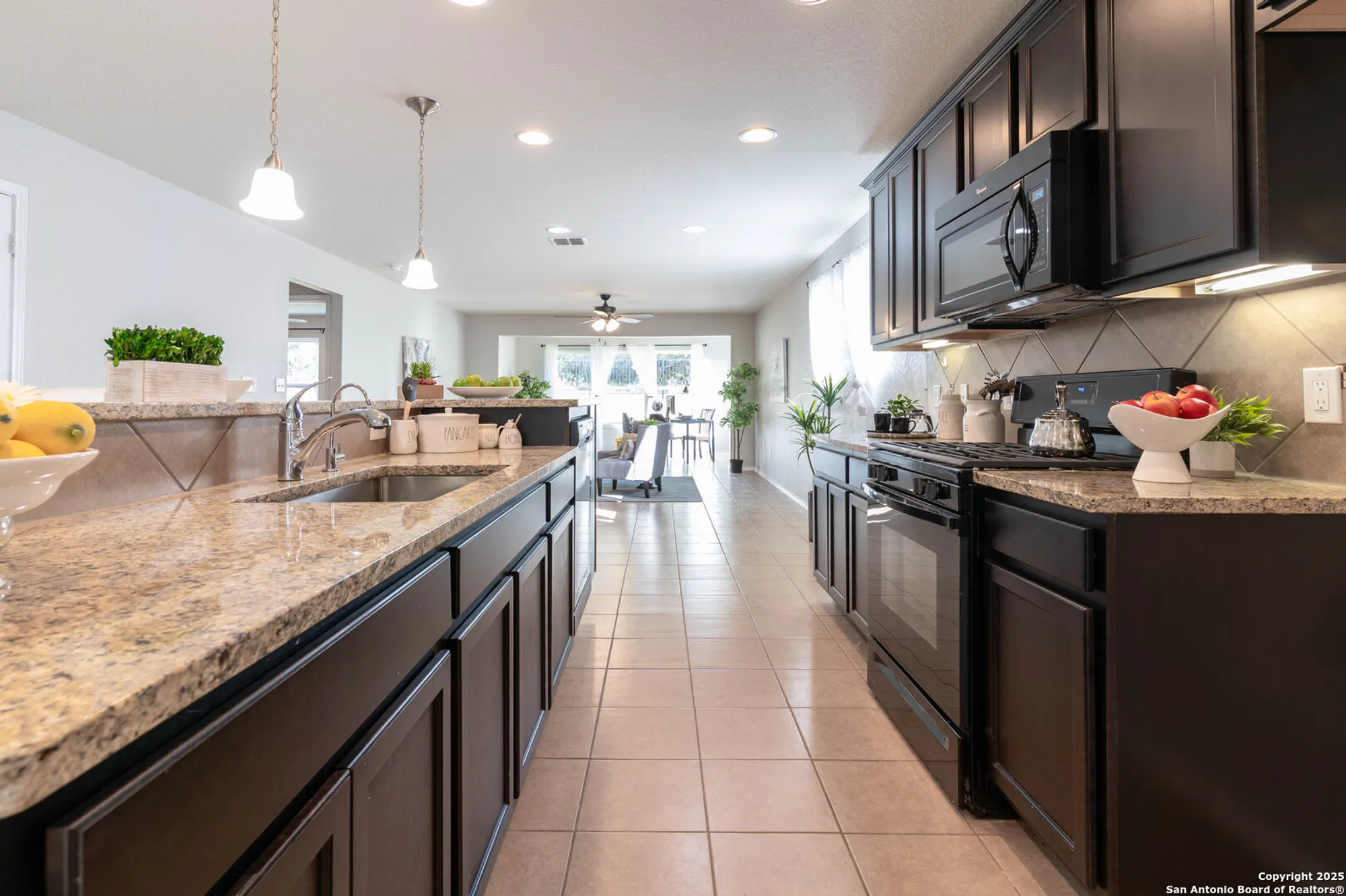 Property Slideshow image 10 of 37 | 13009 cache crk, San Antonio, TX, 78253