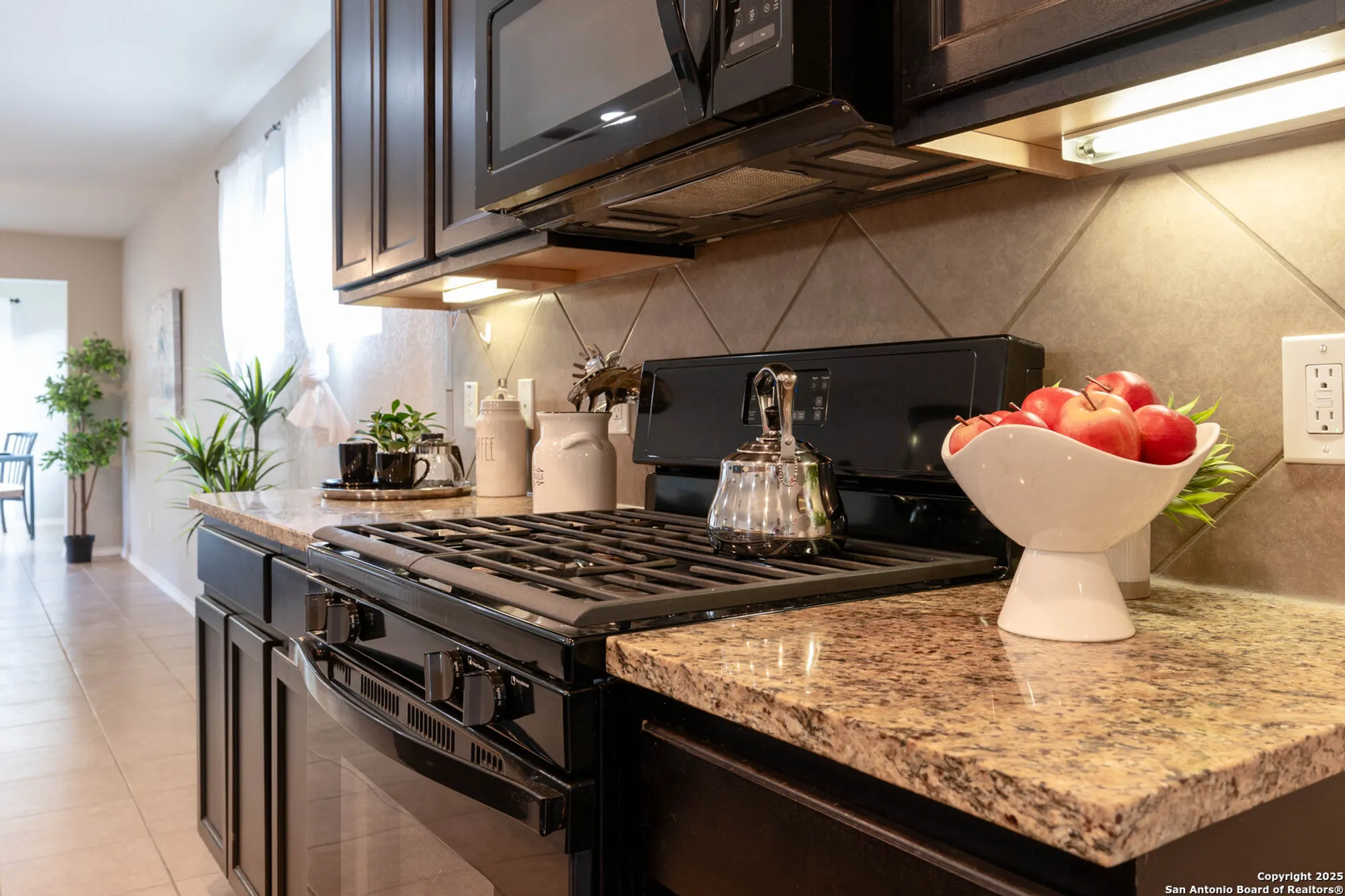 Property Slideshow image 11 of 37 | 13009 cache crk, San Antonio, TX, 78253