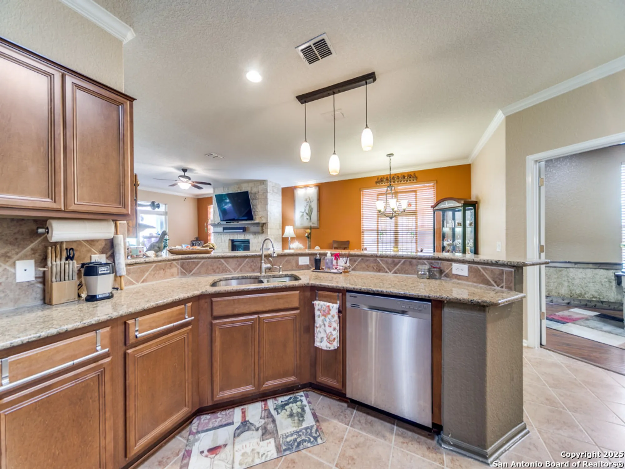Property Slideshow image 10 of 27 | 12722 cascade hls, San Antonio, TX, 78253