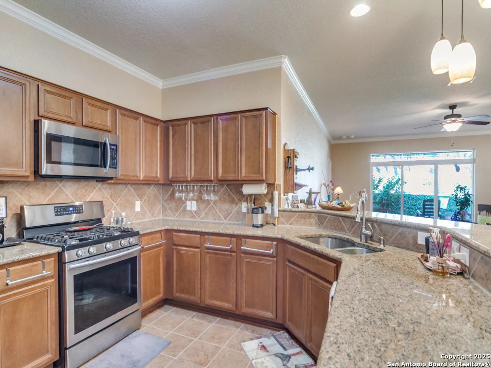Property Slideshow image 11 of 27 | 12722 cascade hls, San Antonio, TX, 78253