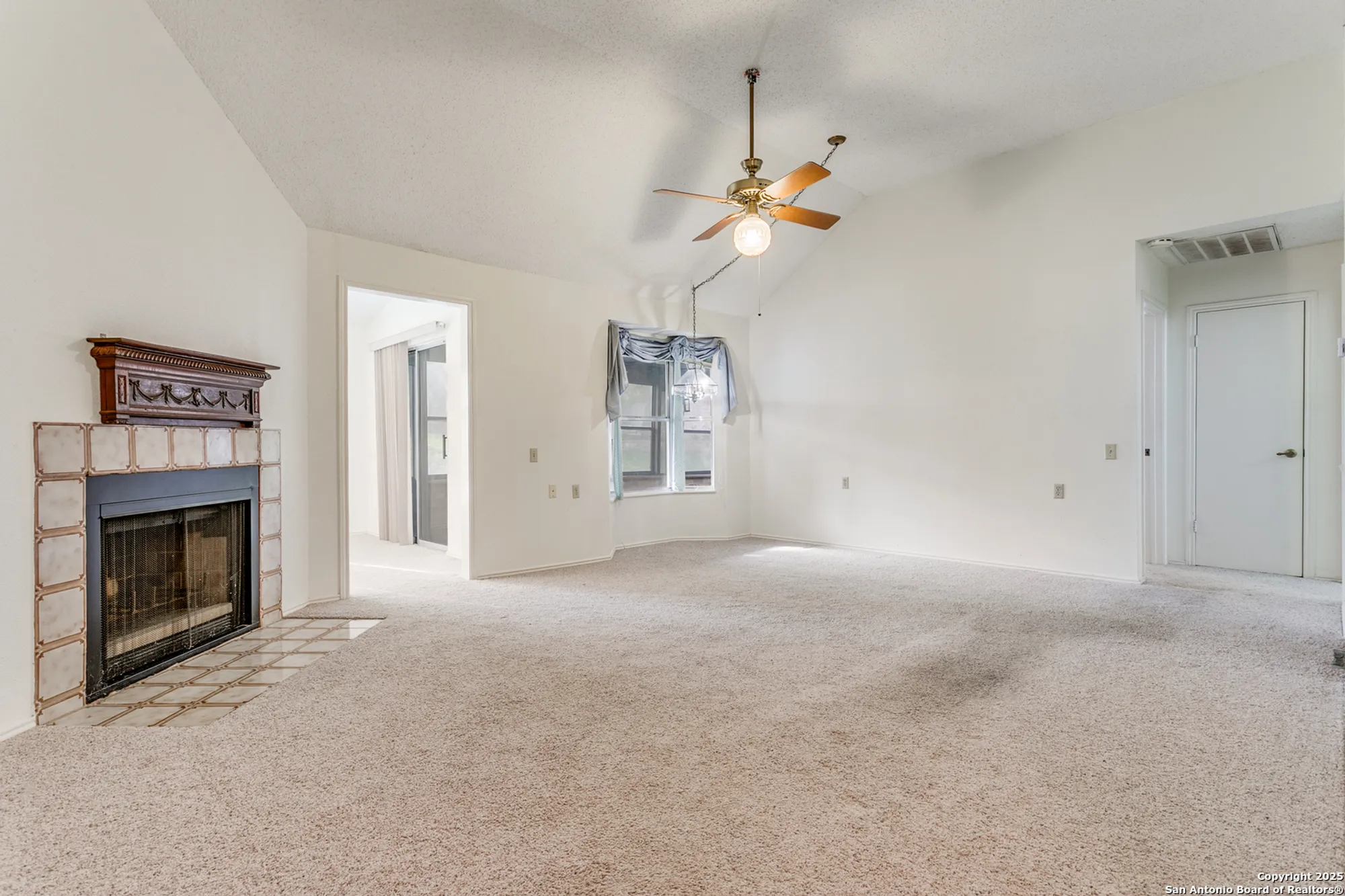 Property Slideshow image 4 of 25 | 3629 fox run, Schertz, TX, 78108