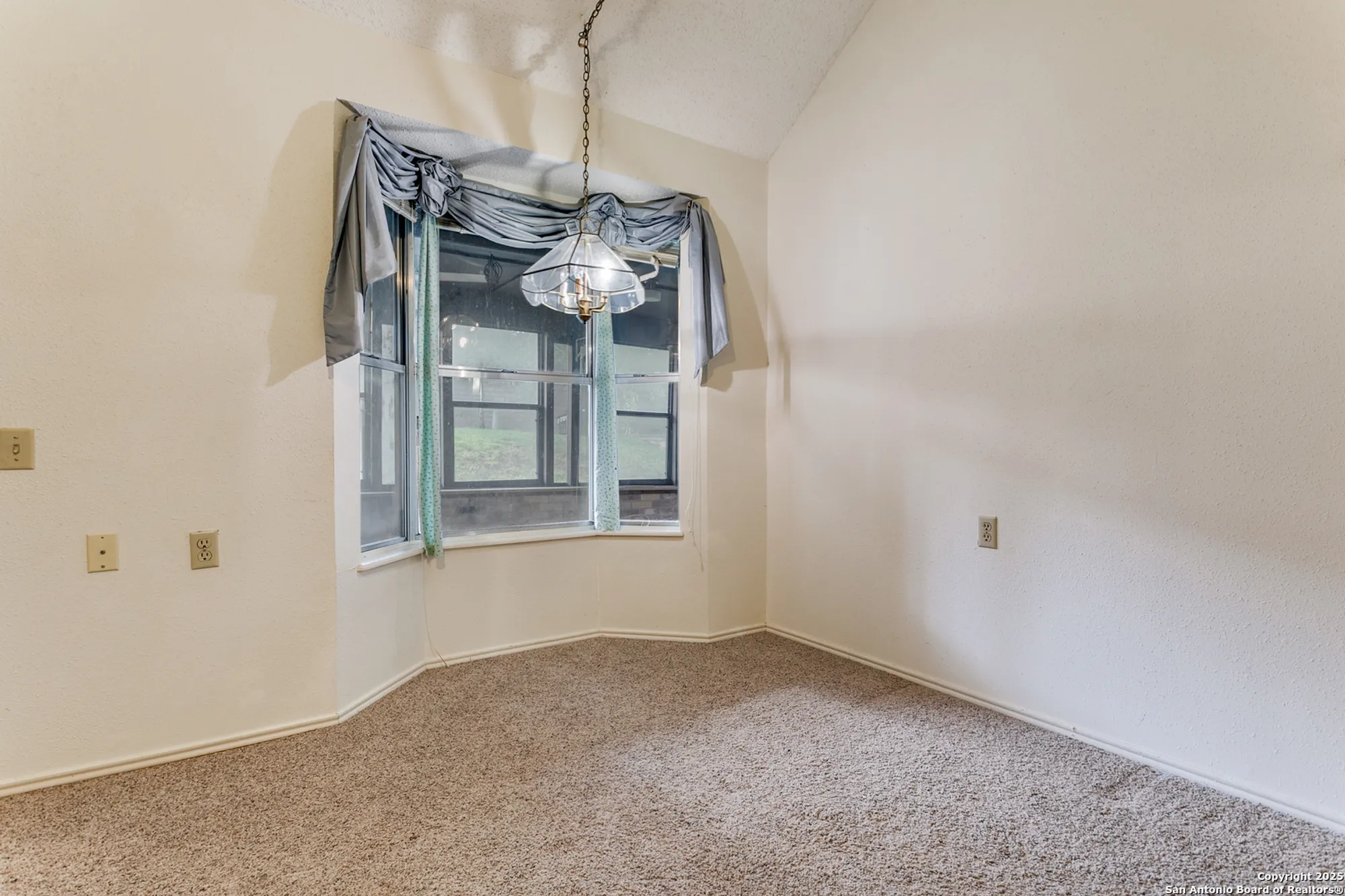 Property Slideshow image 7 of 25 | 3629 fox run, Schertz, TX, 78108