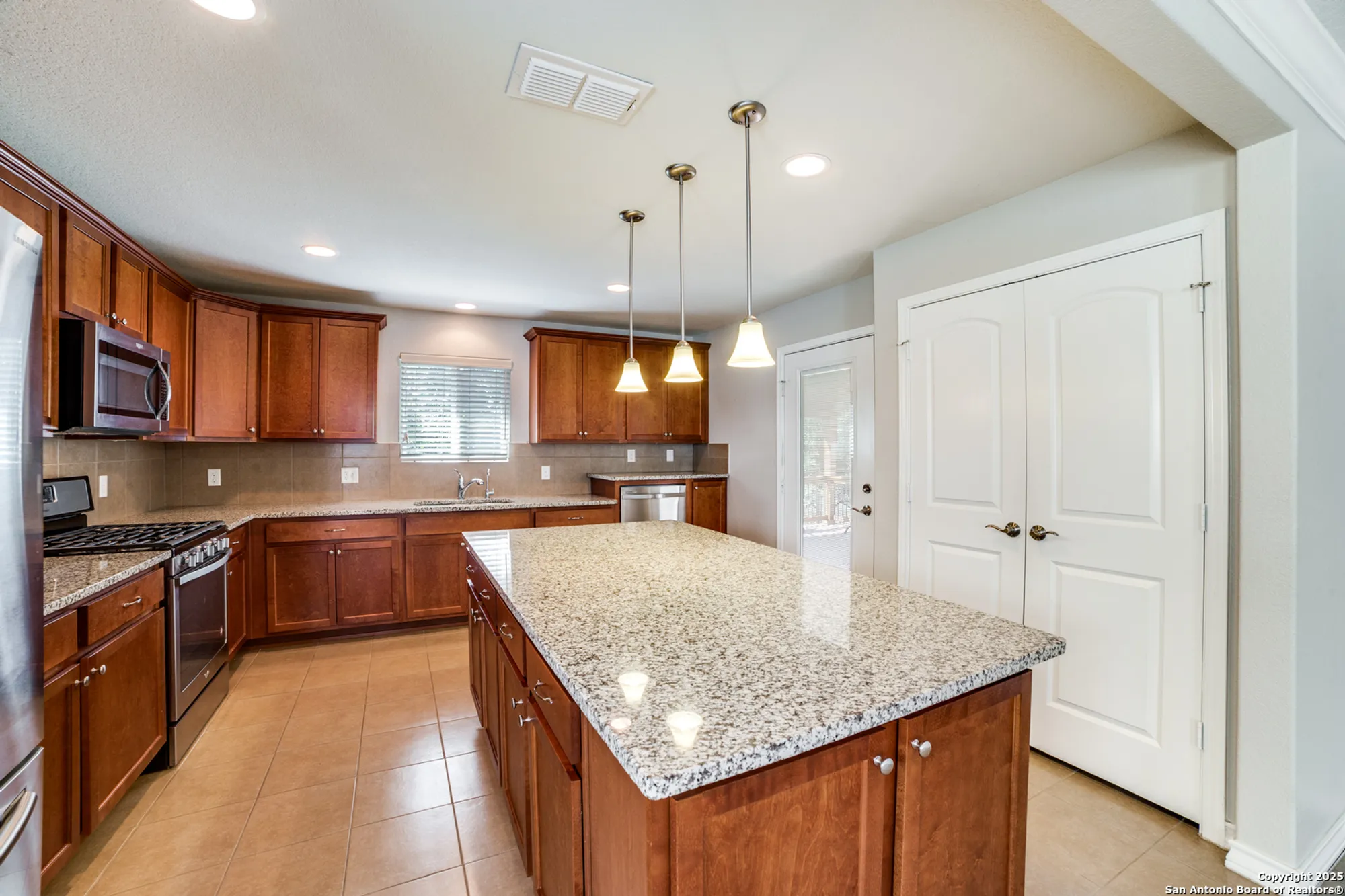 Property Slideshow image 10 of 25 | 13058 salt frk, San Antonio, TX, 78253