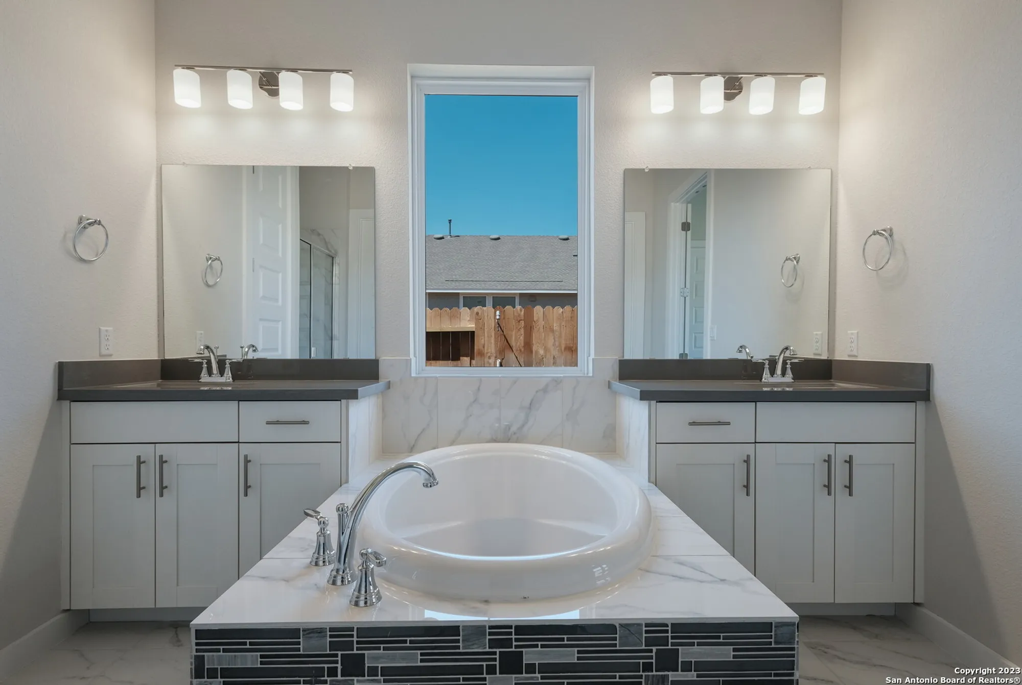 Property Slideshow image 19 of 43 | 2240 sur ave, New Braunfels, TX, 78132