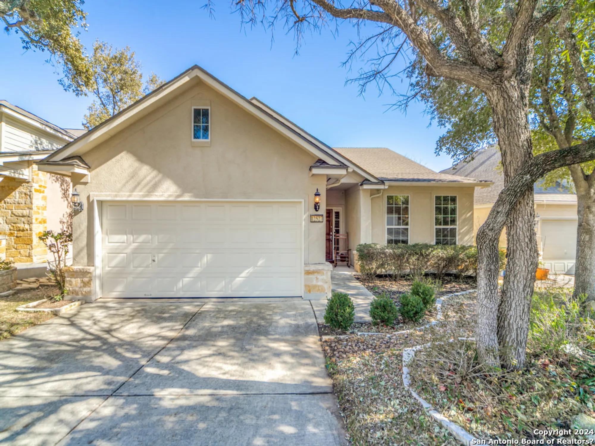 Property Slideshow image 2 of 33 | 12527 cascade hls, San Antonio, TX, 78253