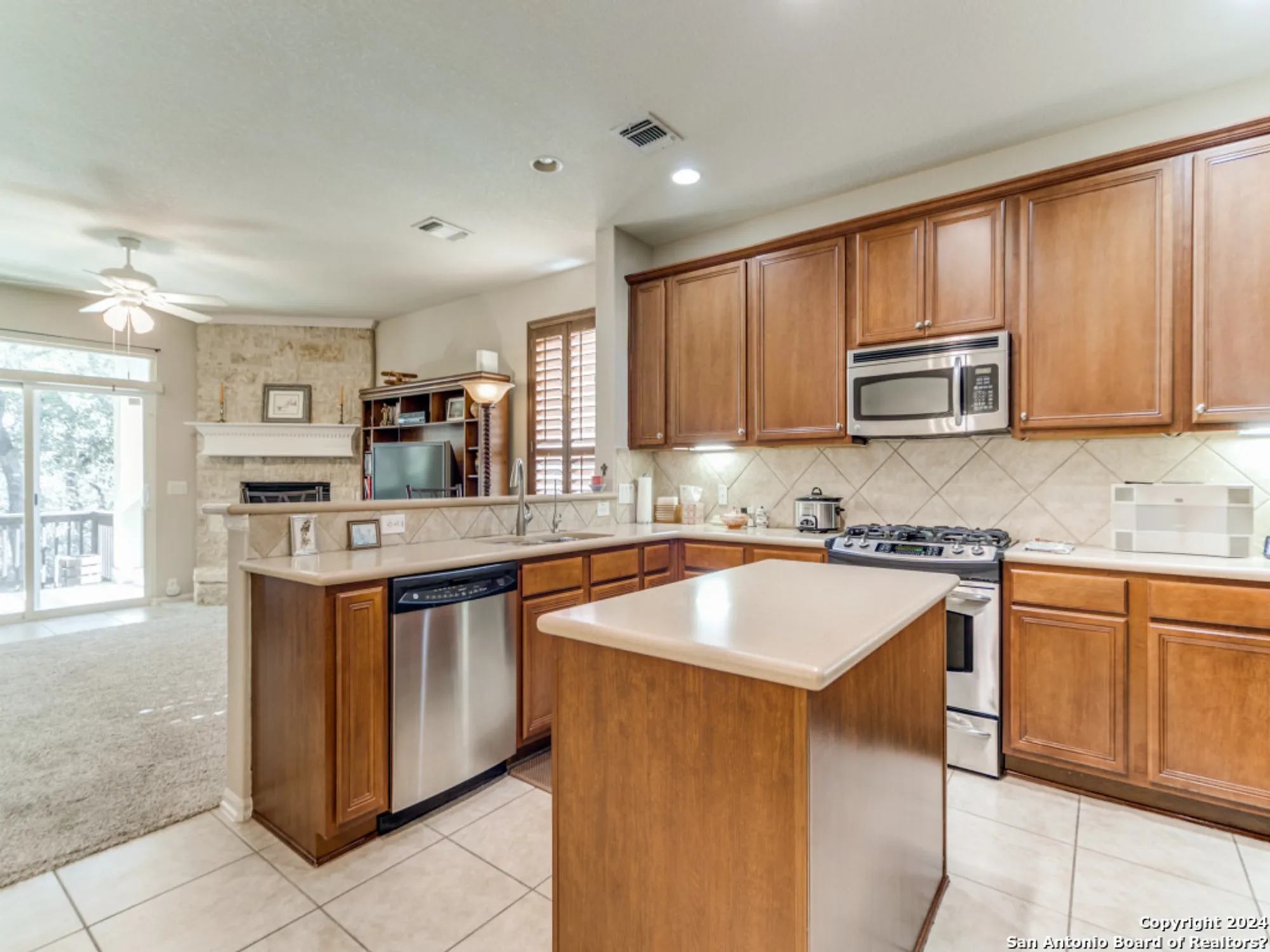 Property Slideshow image 10 of 33 | 12527 cascade hls, San Antonio, TX, 78253