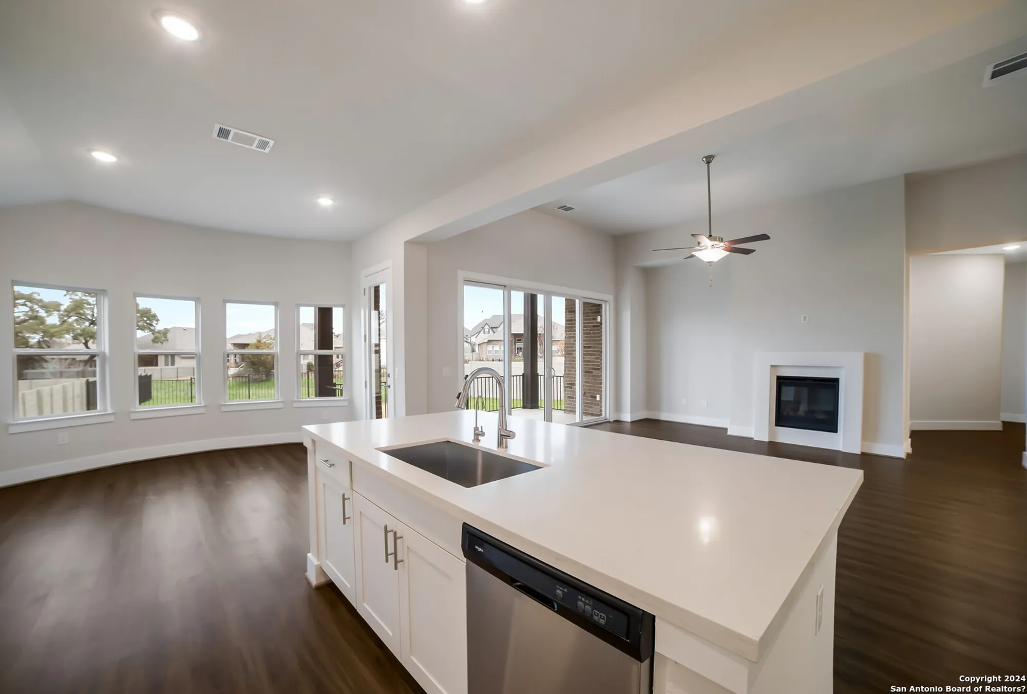 Property Slideshow image 11 of 29 | 445 chinkapin trl, New Braunfels, TX, 78132