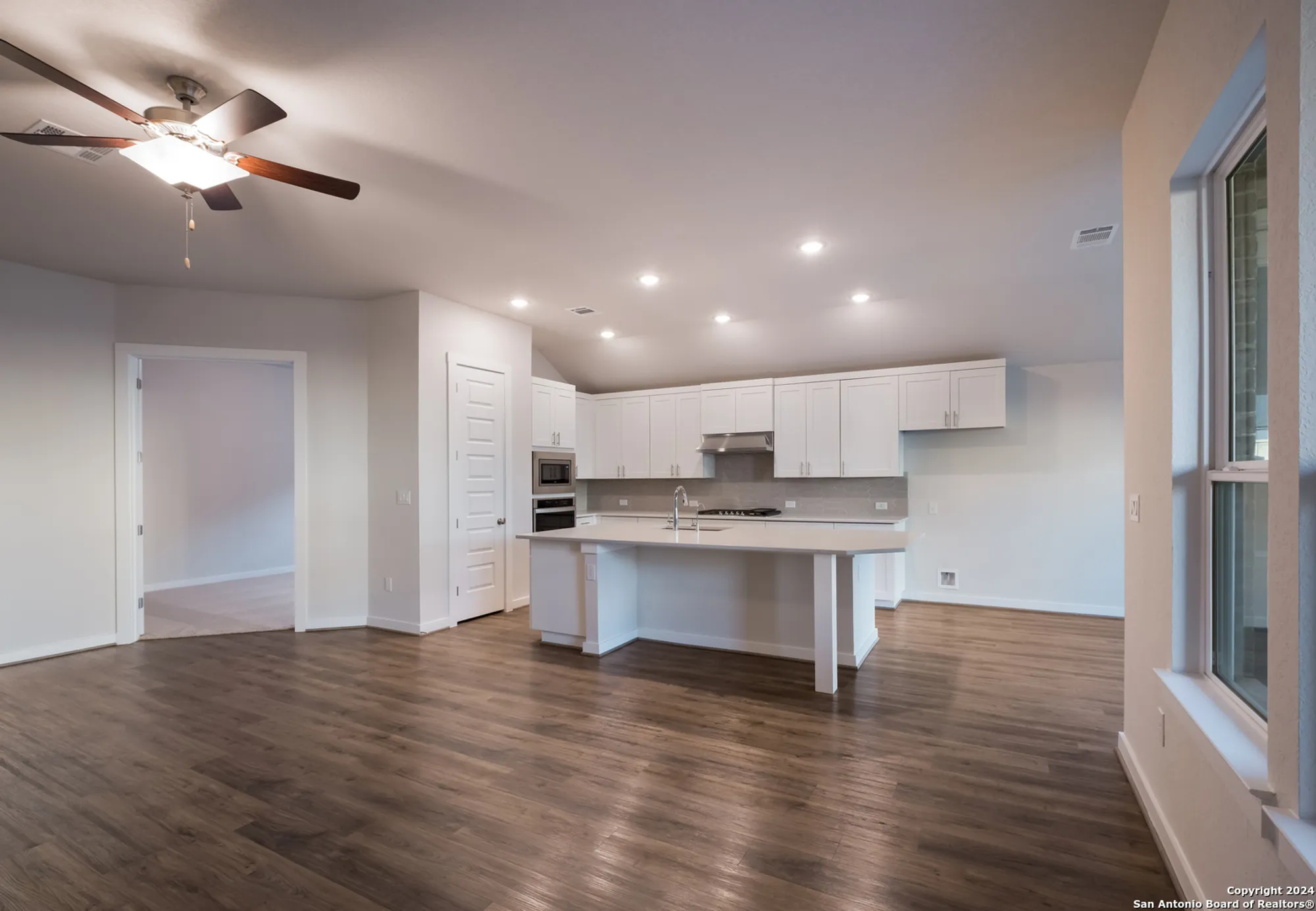 Property Slideshow image 12 of 41 | 584 tobacco pass, New Braunfels, TX, 78132