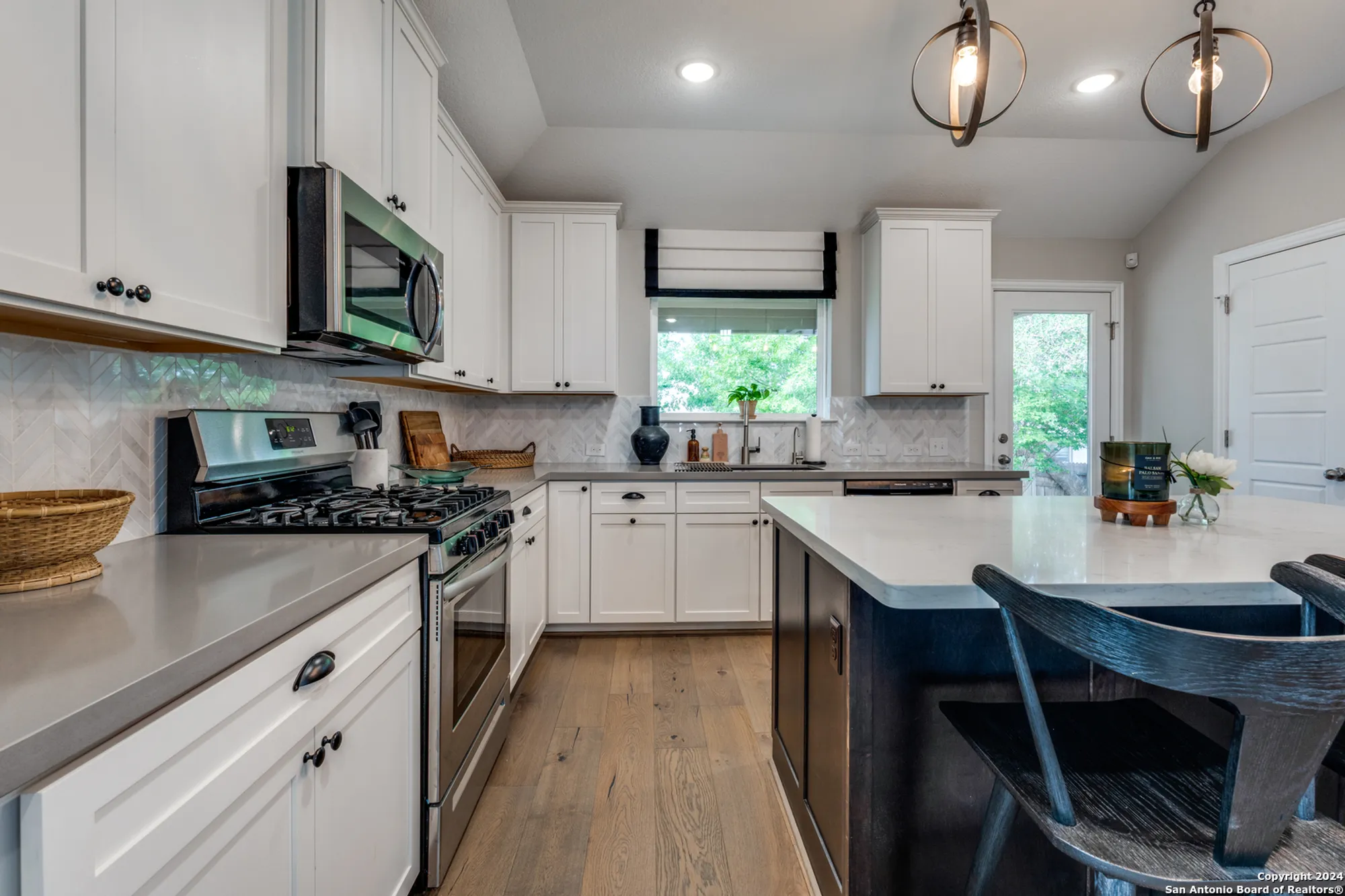 Property Slideshow image 7 of 28 | 2096 cowan dr, New Braunfels, TX, 78132