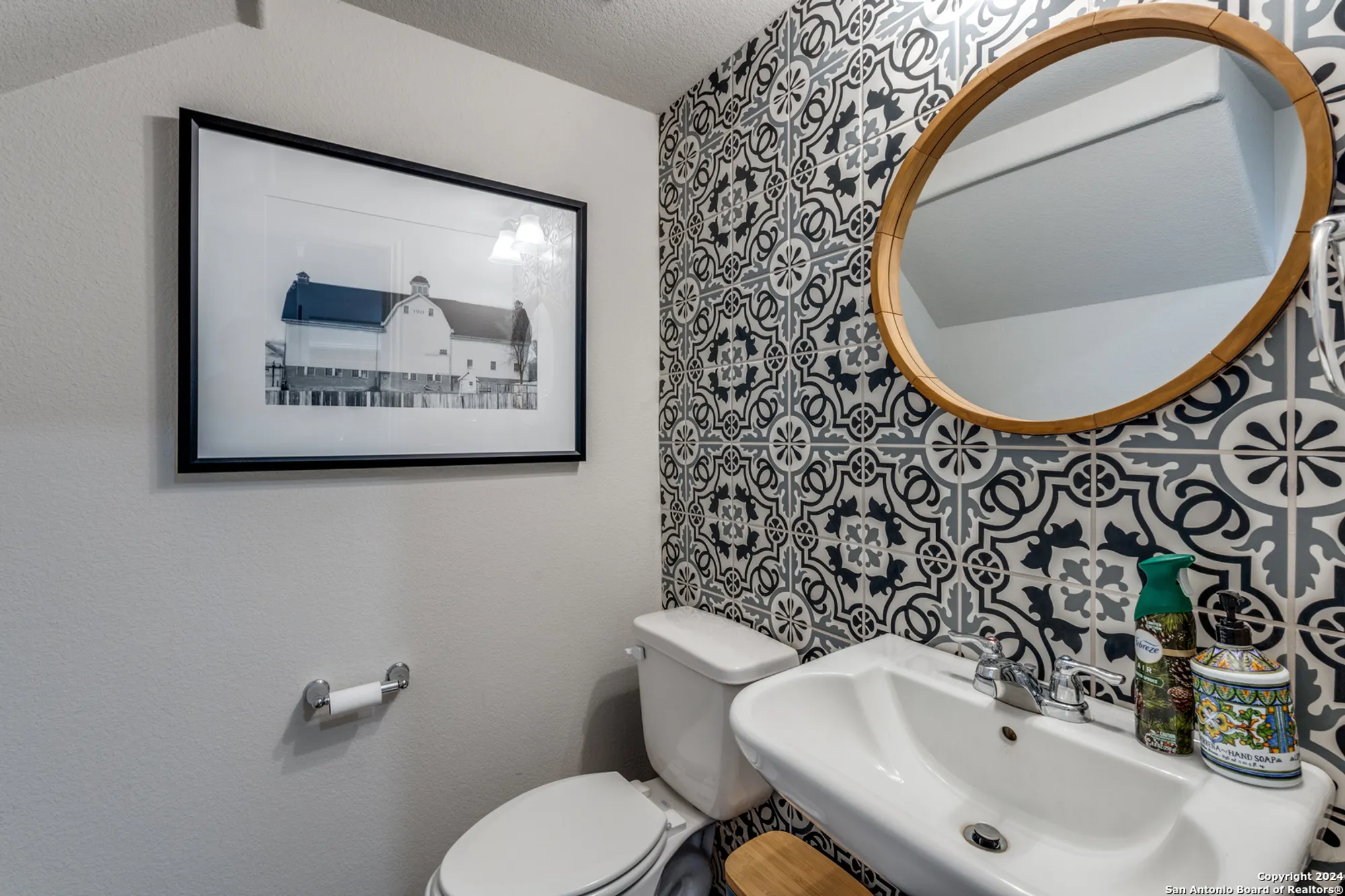 Property Slideshow image 23 of 28 | 2096 cowan dr, New Braunfels, TX, 78132