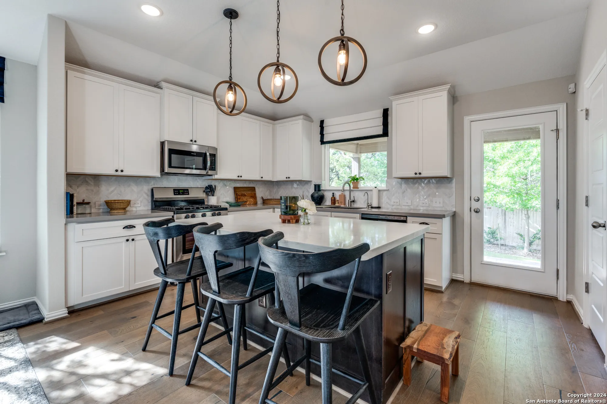 Property Slideshow image 12 of 28 | 2096 cowan dr, New Braunfels, TX, 78132