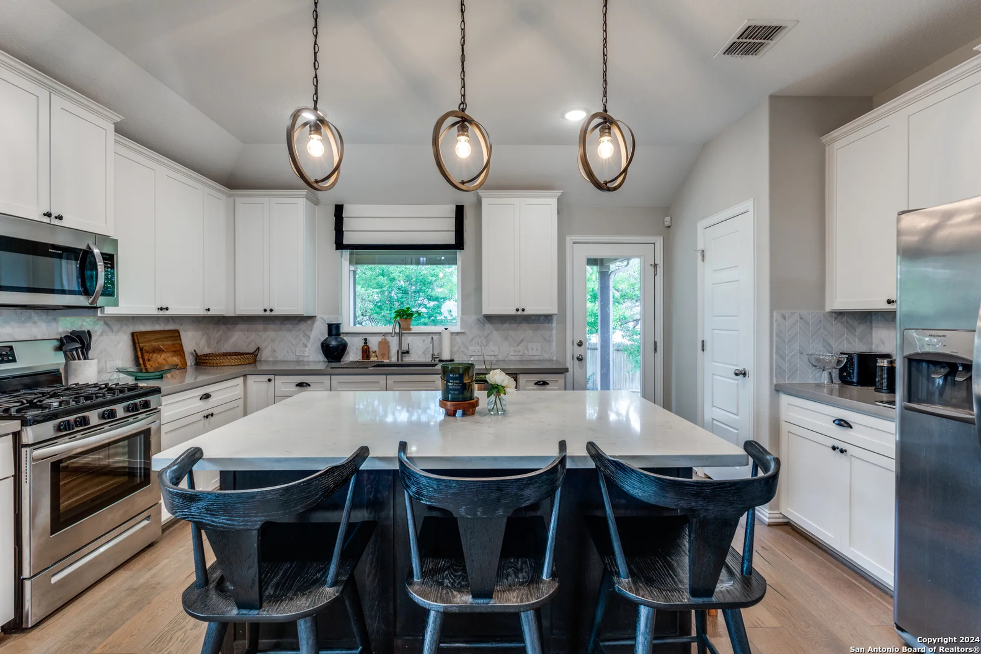 Property Slideshow image 13 of 28 | 2096 cowan dr, New Braunfels, TX, 78132