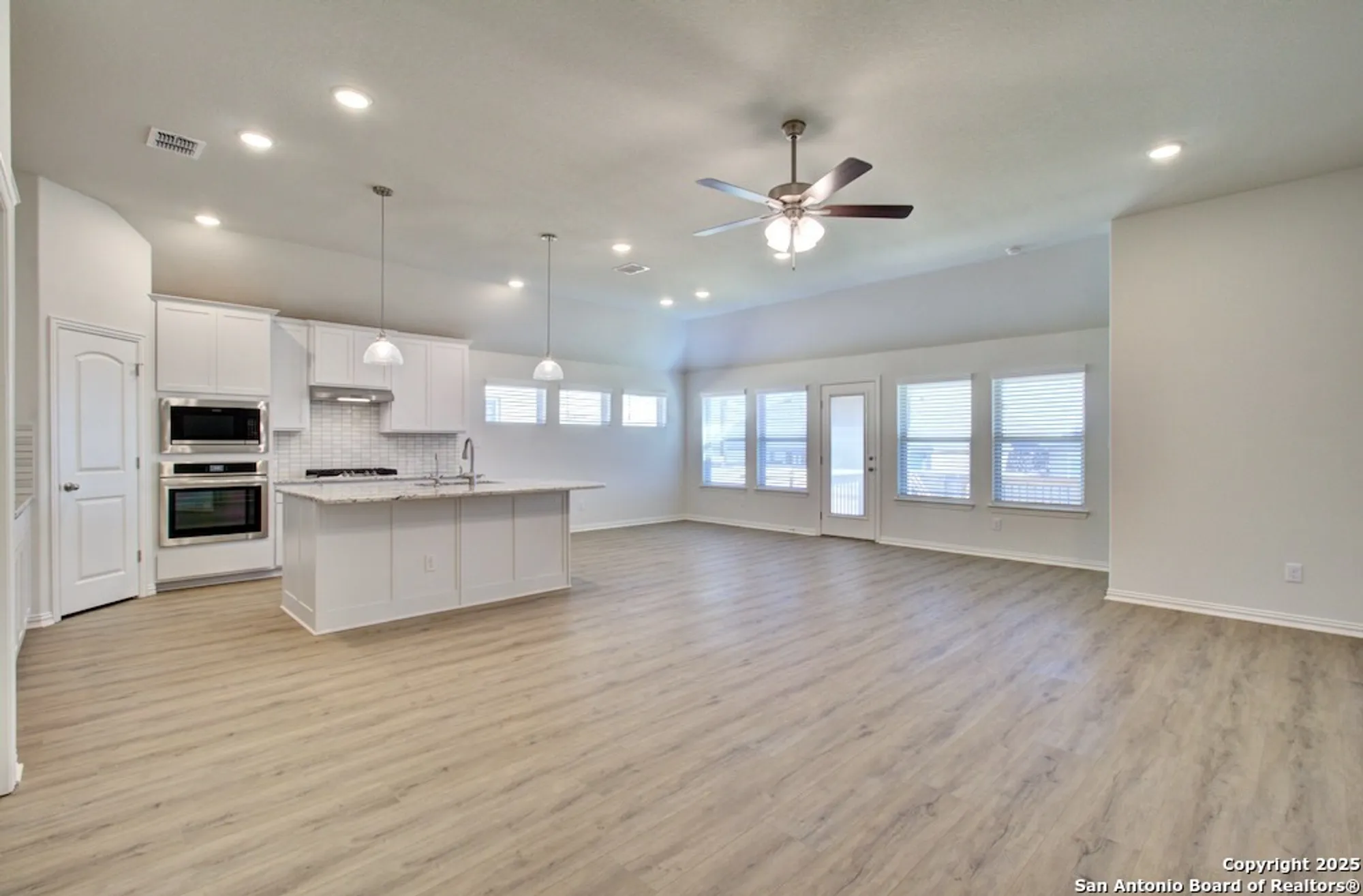 Property Slideshow image 4 of 23 | 2027 stephanie ave, New Braunfels, TX, 78132