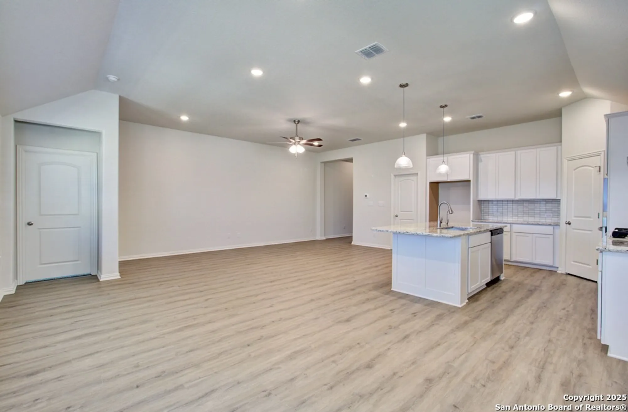 Property Slideshow image 8 of 23 | 2027 stephanie ave, New Braunfels, TX, 78132