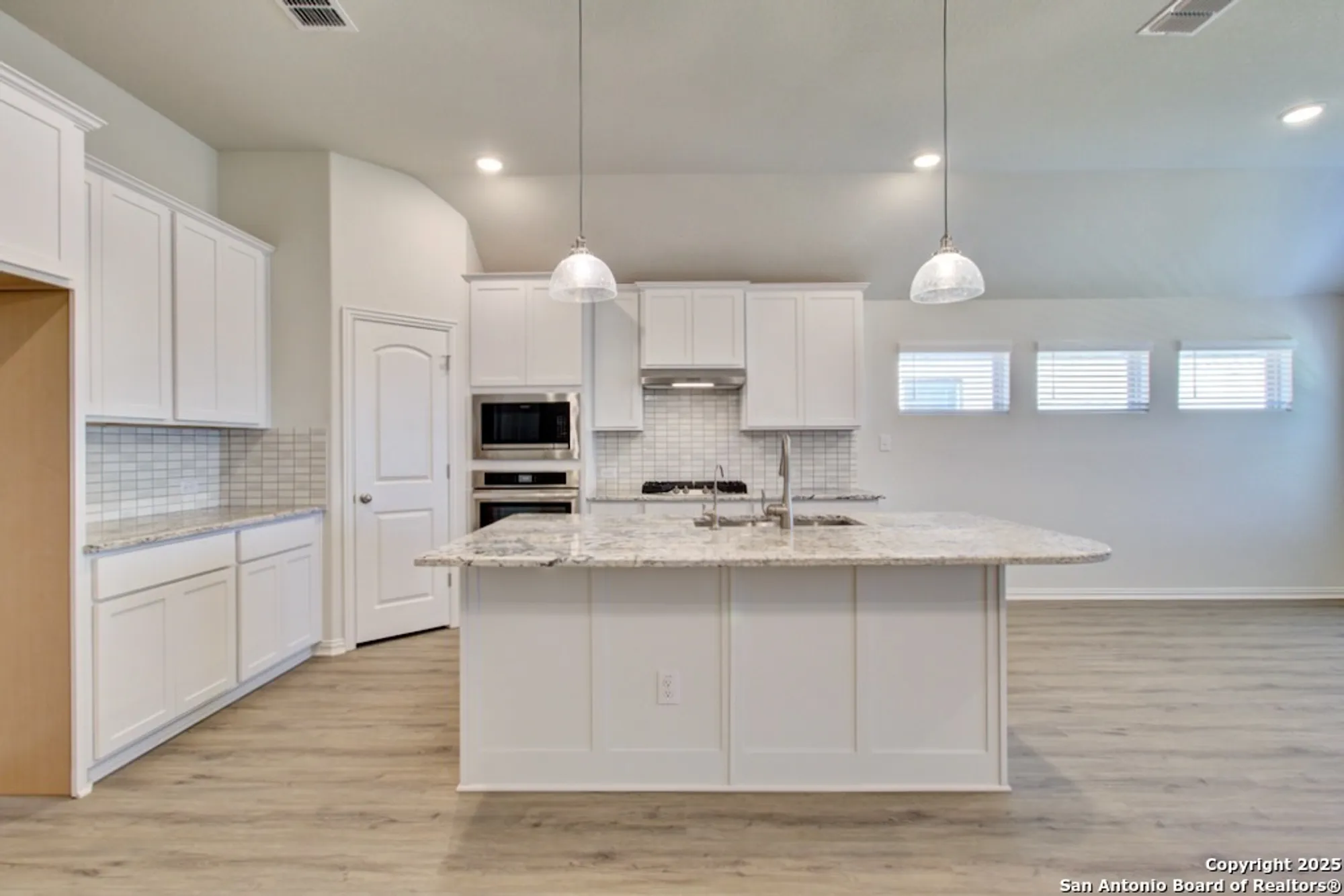 Property Slideshow image 7 of 23 | 2027 stephanie ave, New Braunfels, TX, 78132