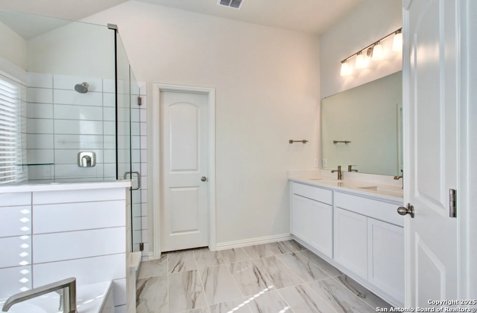 Property Slideshow image 12 of 23 | 2027 stephanie ave, New Braunfels, TX, 78132
