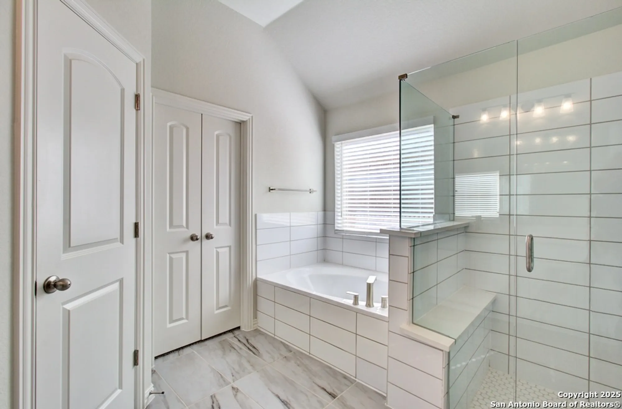 Property Slideshow image 13 of 23 | 2027 stephanie ave, New Braunfels, TX, 78132