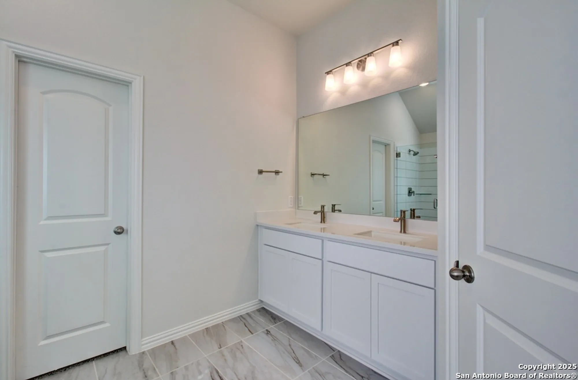 Property Slideshow image 16 of 23 | 2027 stephanie ave, New Braunfels, TX, 78132