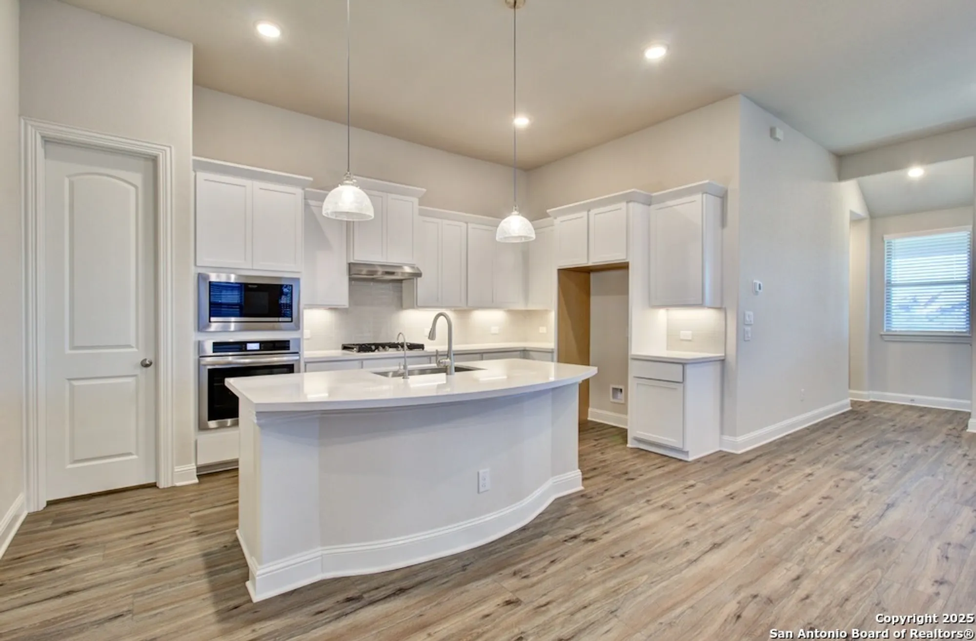 Property Slideshow image 4 of 5 | 734 groudsel ave, New Braunfels, TX, 78132