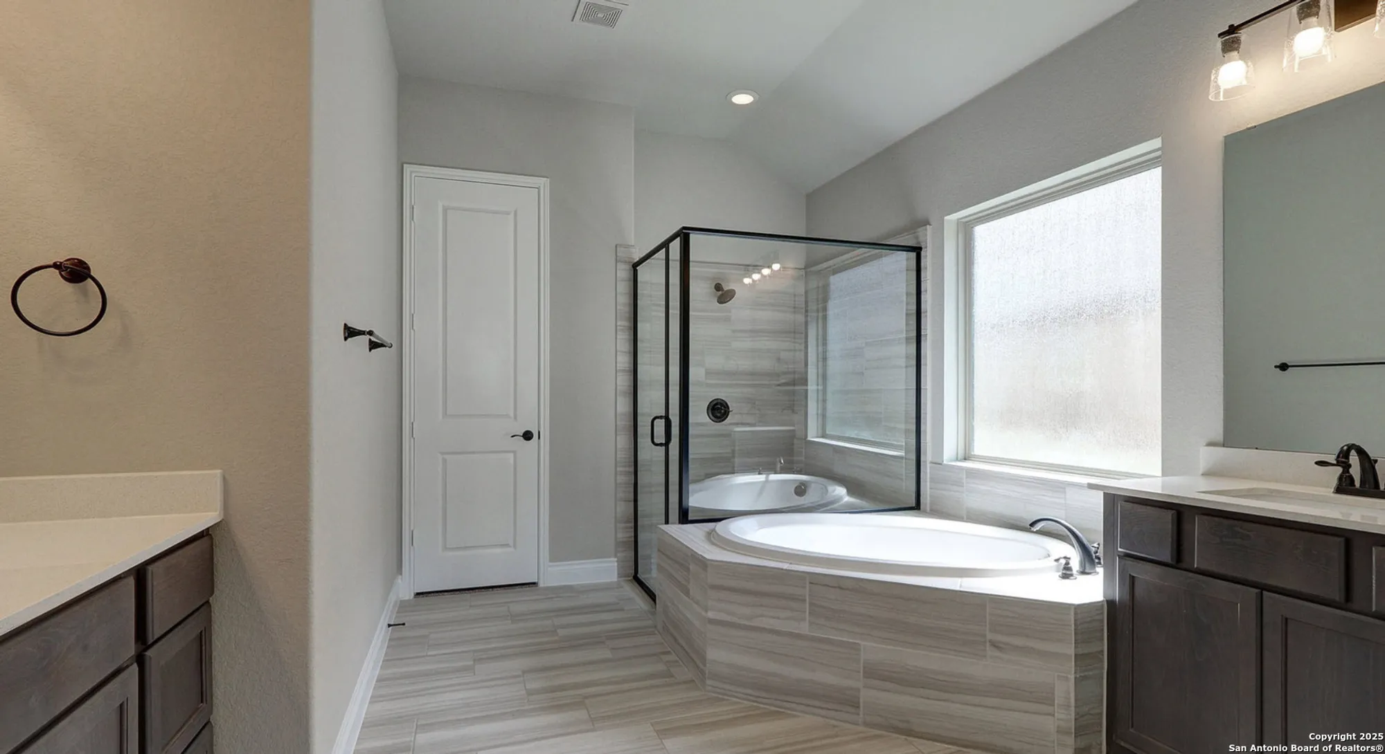 Property Slideshow image 12 of 41 | 633 vale ct, New Braunfels, TX, 78132