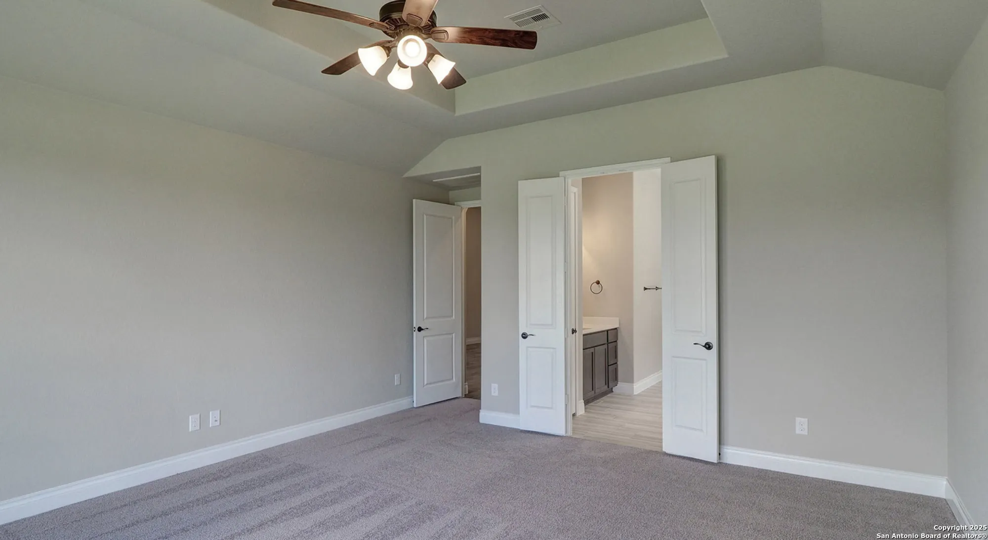 Property Slideshow image 23 of 41 | 633 vale ct, New Braunfels, TX, 78132