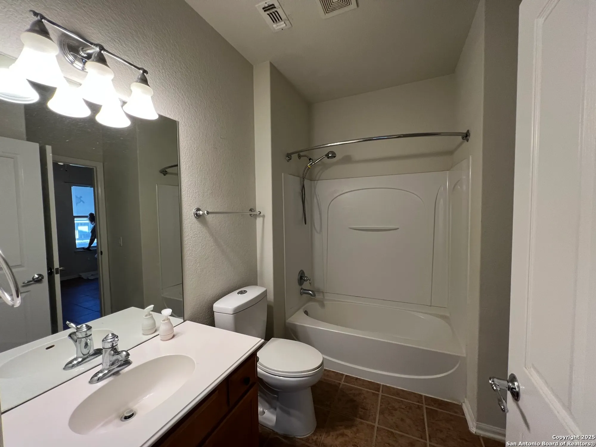 Property Slideshow image 15 of 19 | 5118 cactus thorn, San Antonio, TX, 78253