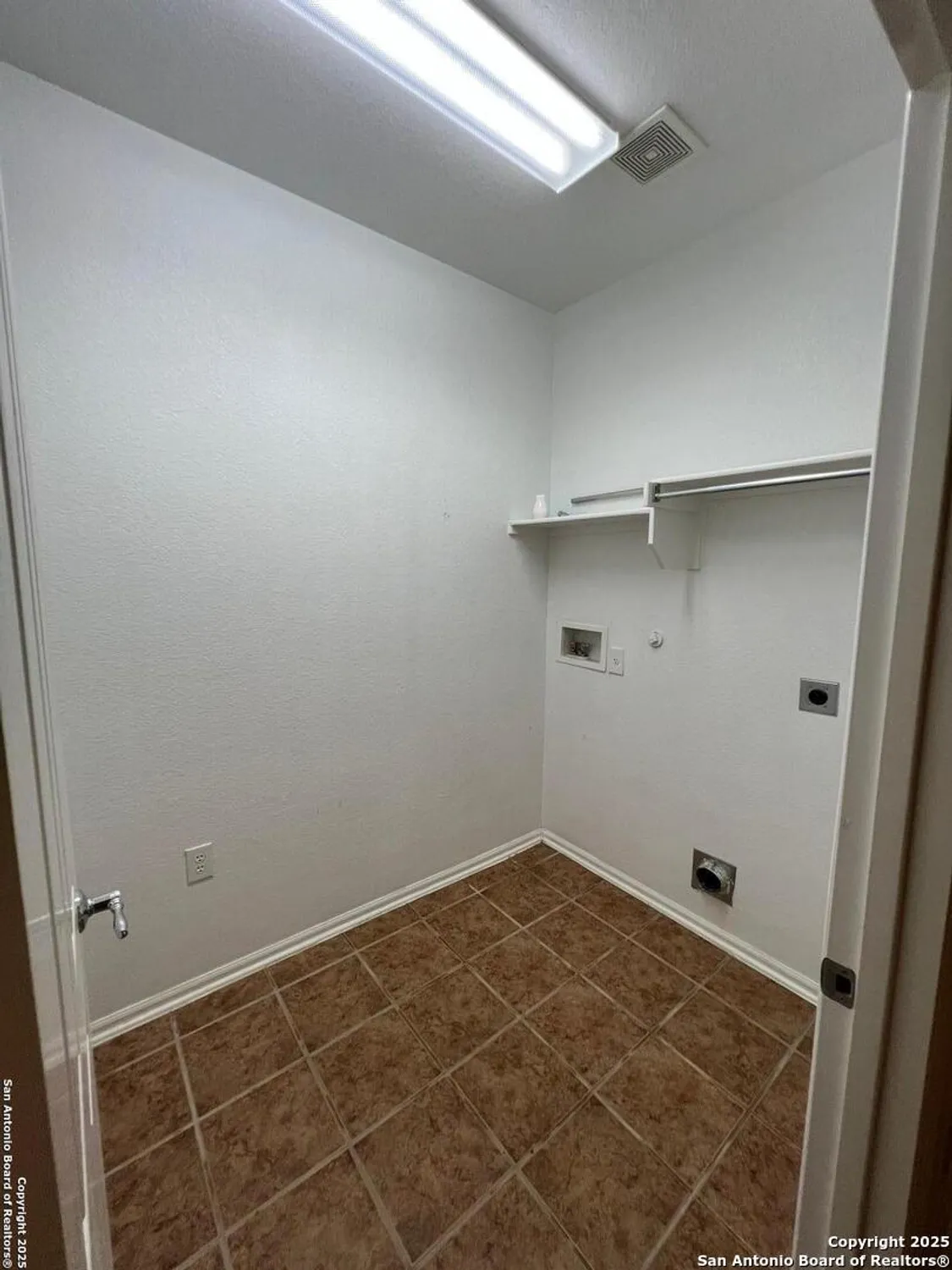 Property Slideshow image 13 of 19 | 5118 cactus thorn, San Antonio, TX, 78253