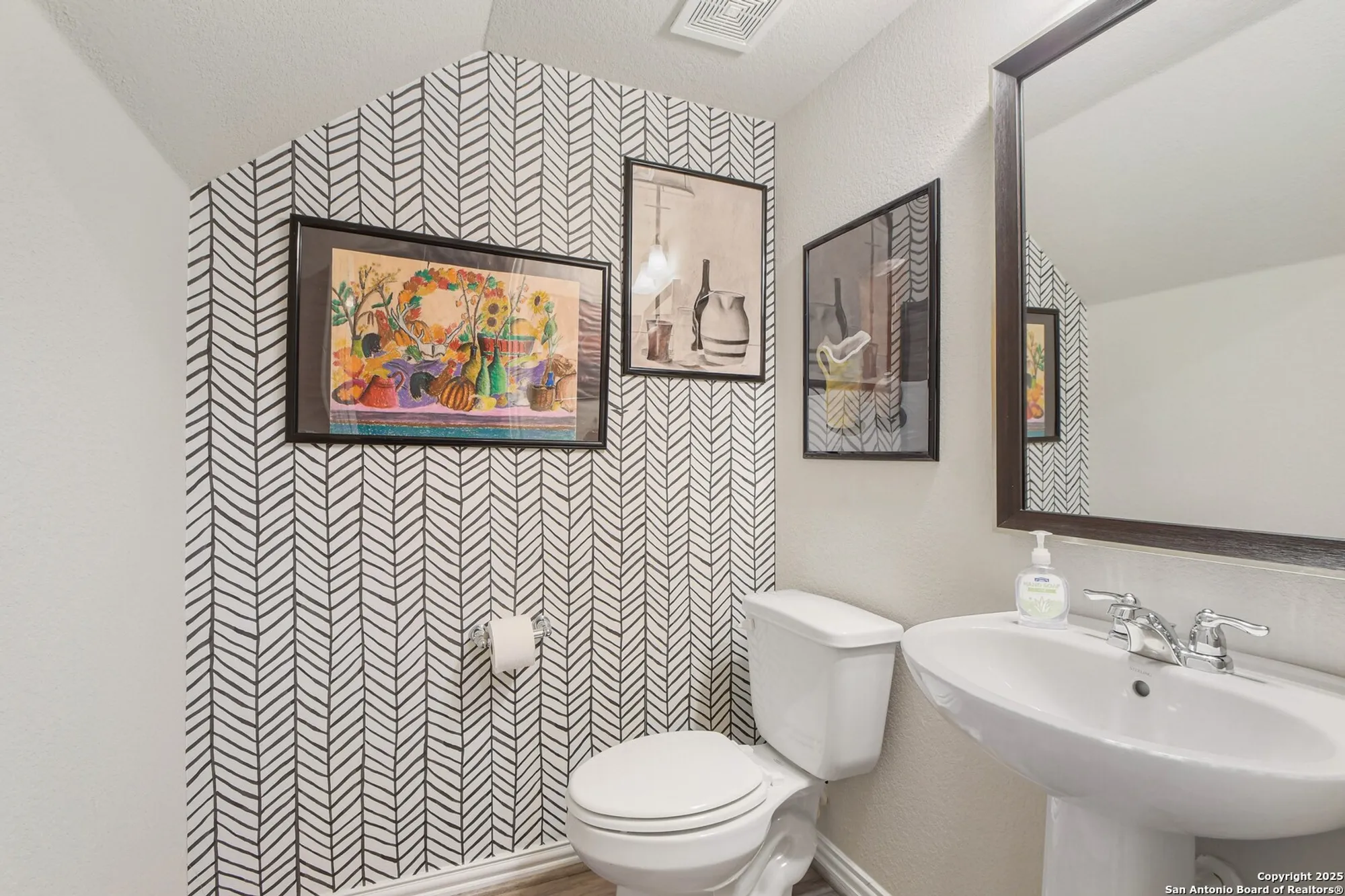 Property Slideshow image 9 of 29 | 2071 cowan dr, New Braunfels, TX, 78132