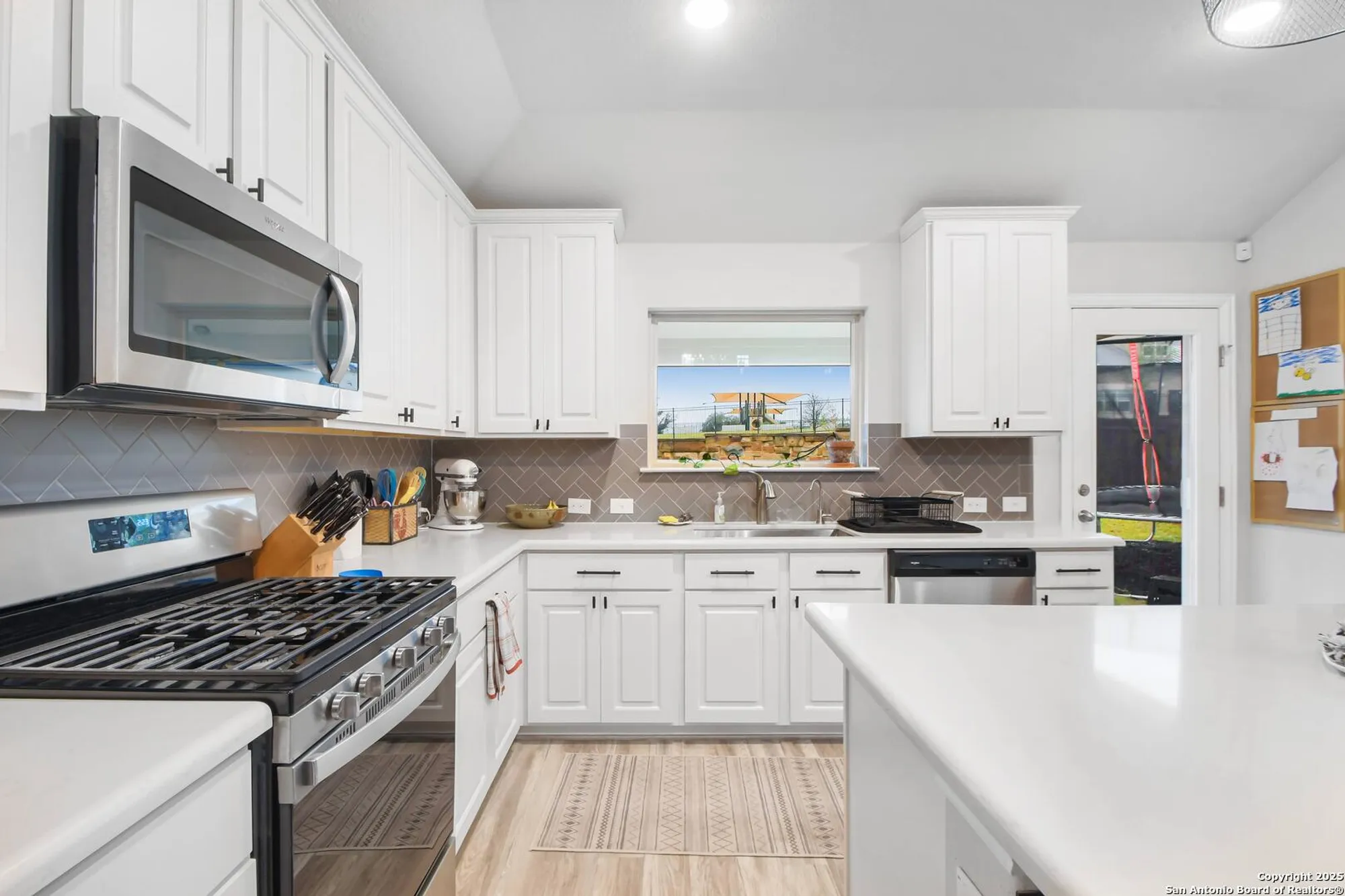 Property Slideshow image 13 of 29 | 2071 cowan dr, New Braunfels, TX, 78132