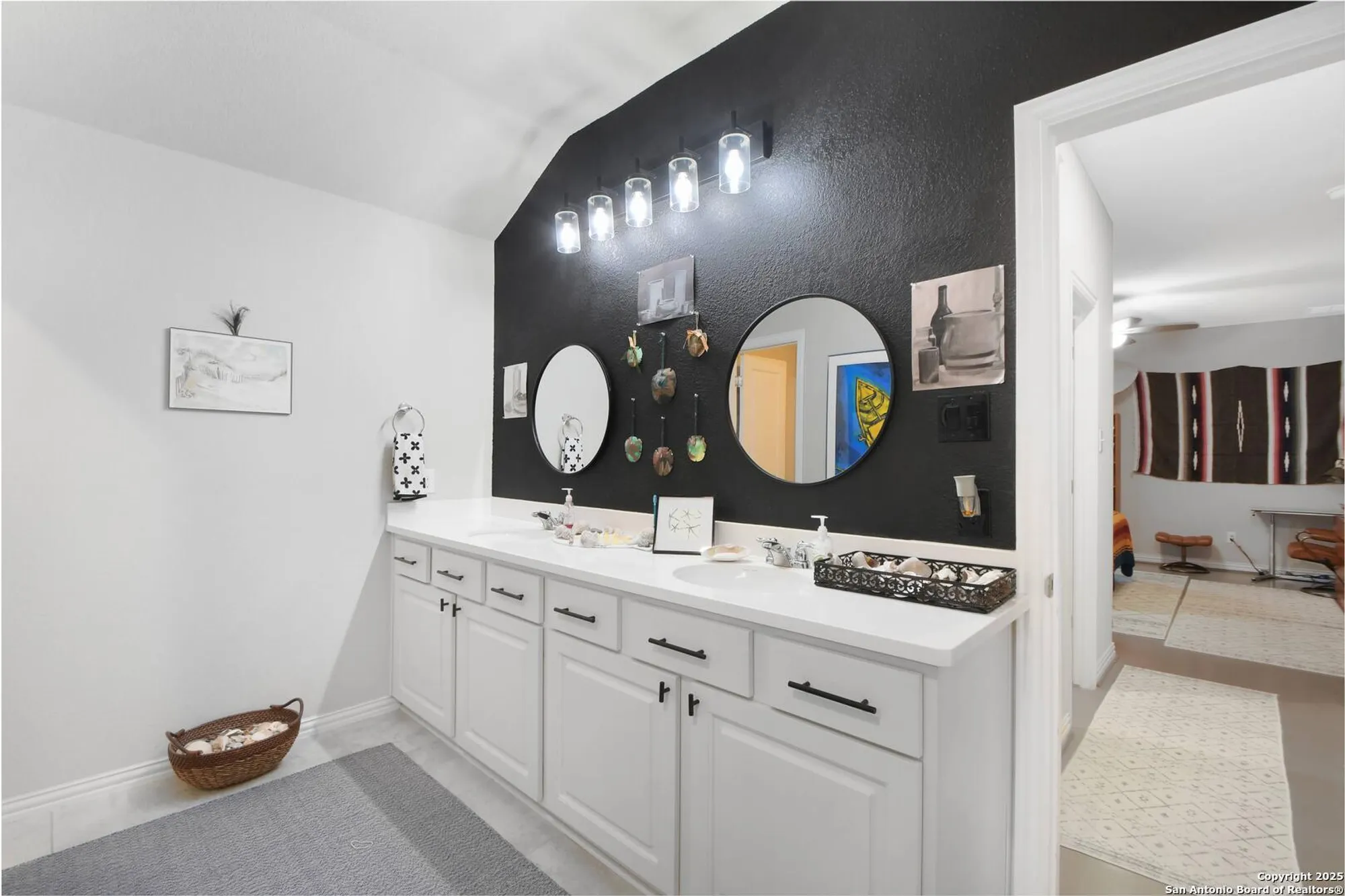 Property Slideshow image 18 of 29 | 2071 cowan dr, New Braunfels, TX, 78132