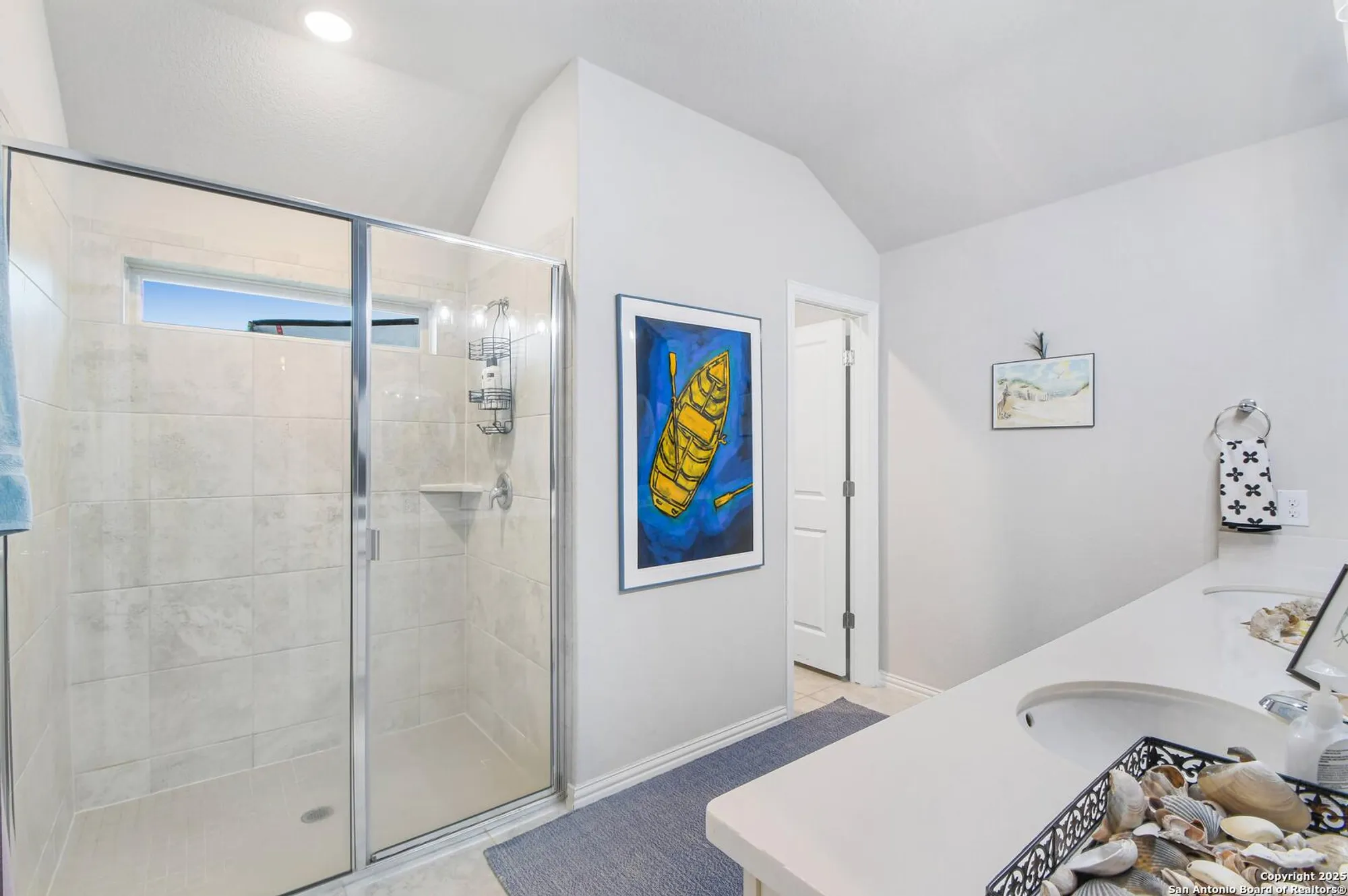 Property Slideshow image 19 of 29 | 2071 cowan dr, New Braunfels, TX, 78132